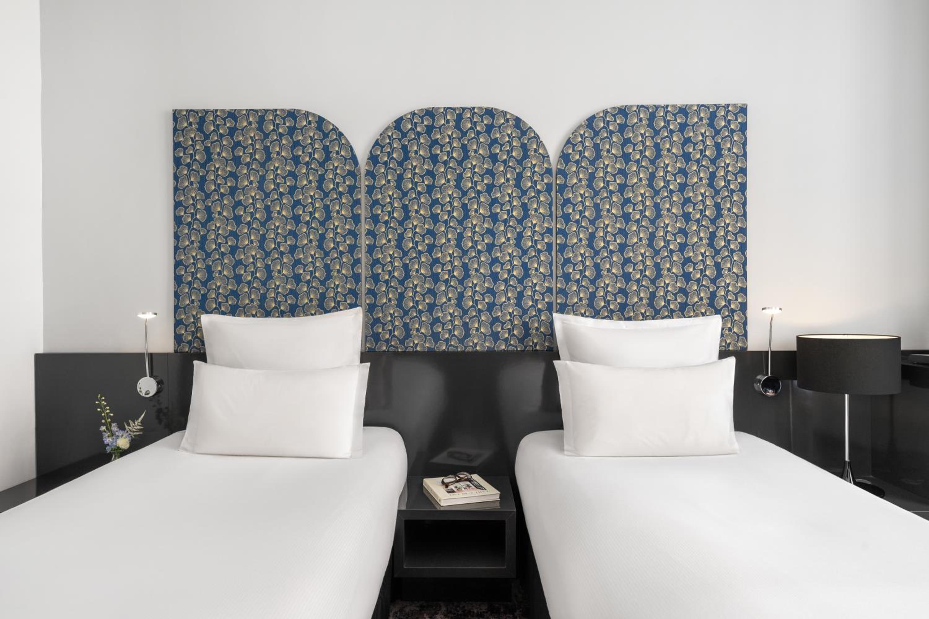Classic Room with 2 Single Beds - Photo 9