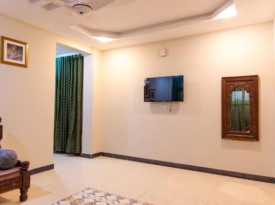 Family Two-Bedroom Apartment With View photo 3