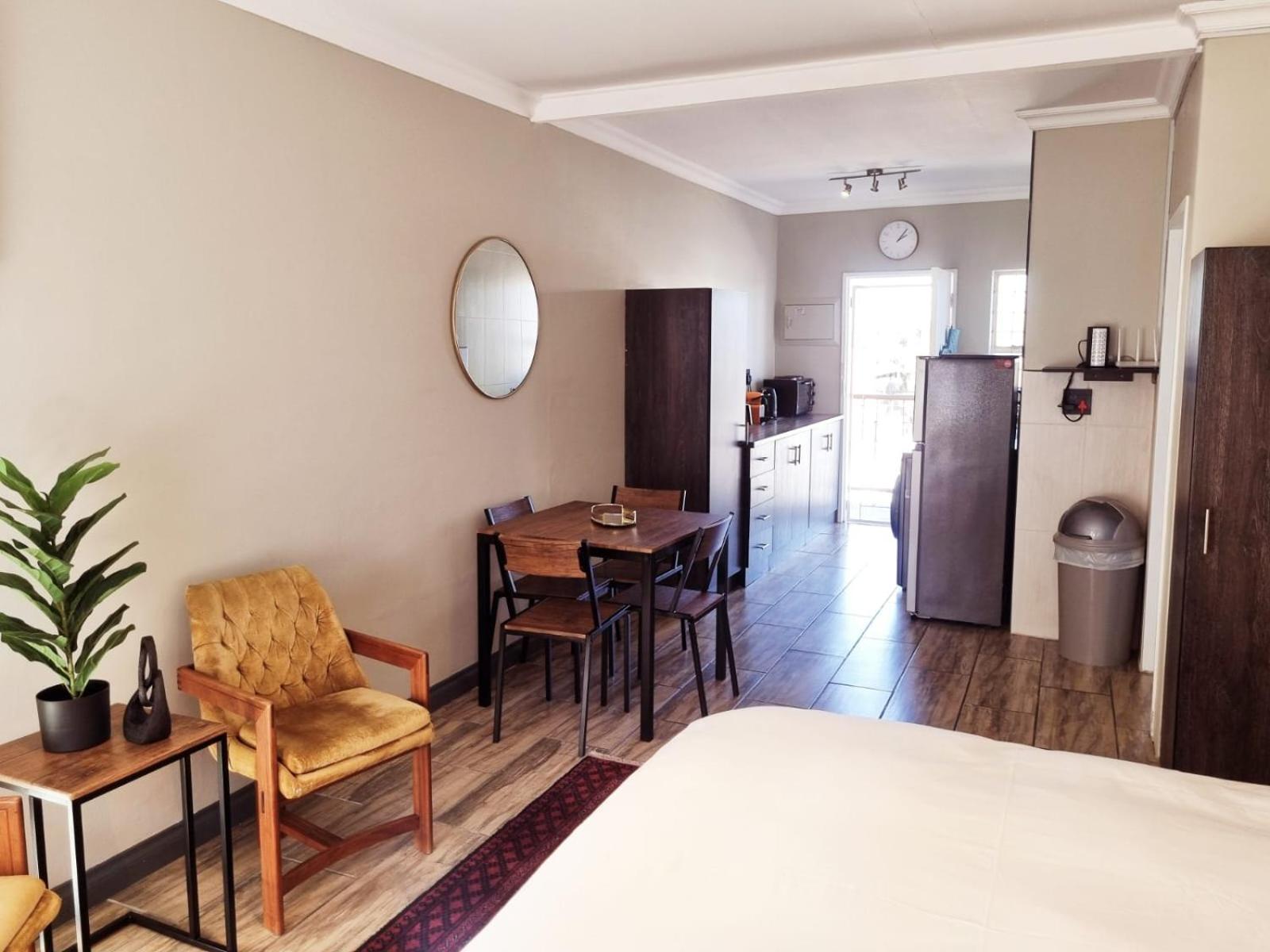 Studio Apartment with Queen Bed photo 1