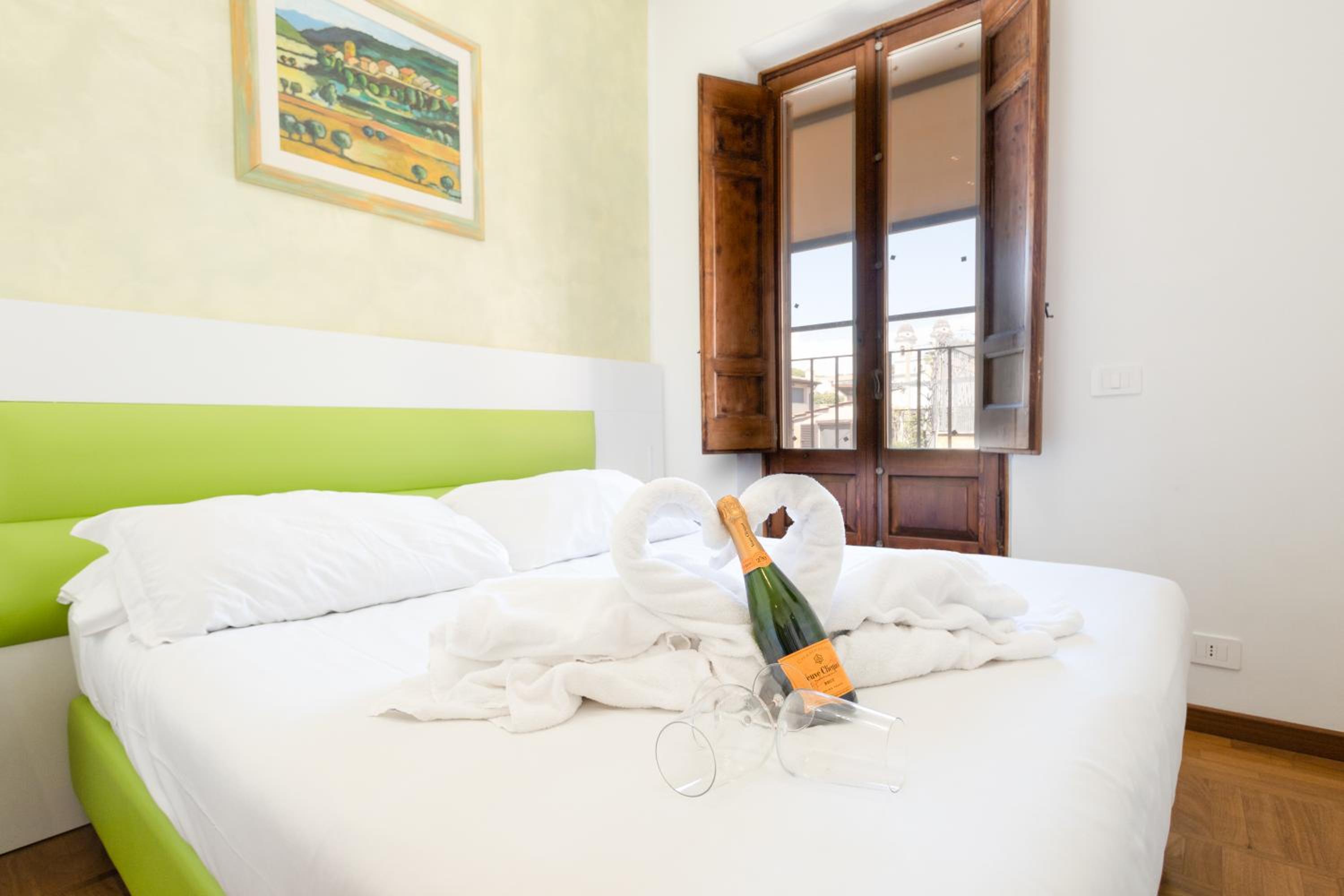 Deluxe Double Room with Balcony photo 1