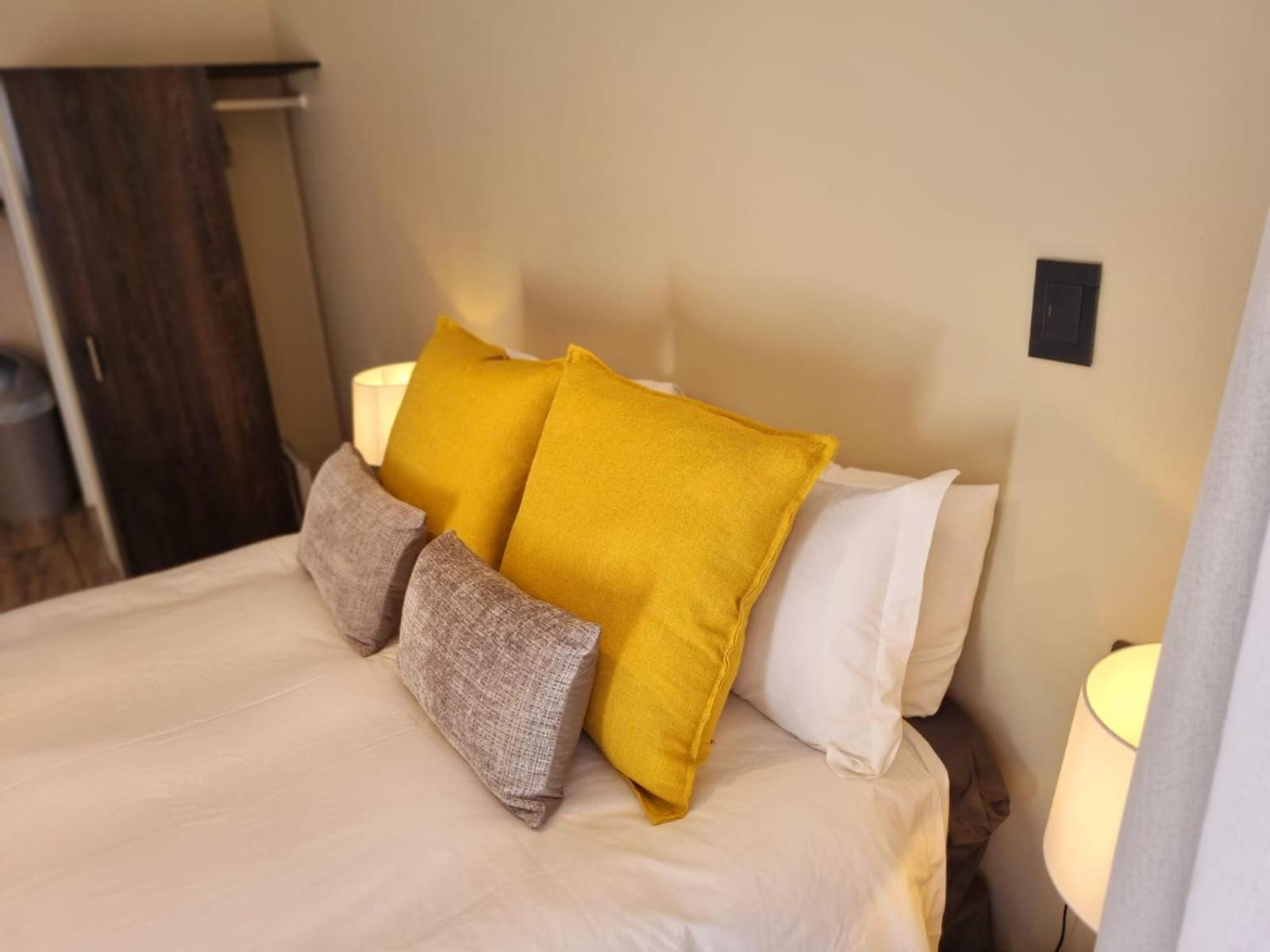 Studio Apartment with Queen Bed photo 2
