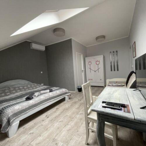 Economy Twin Room photo 3