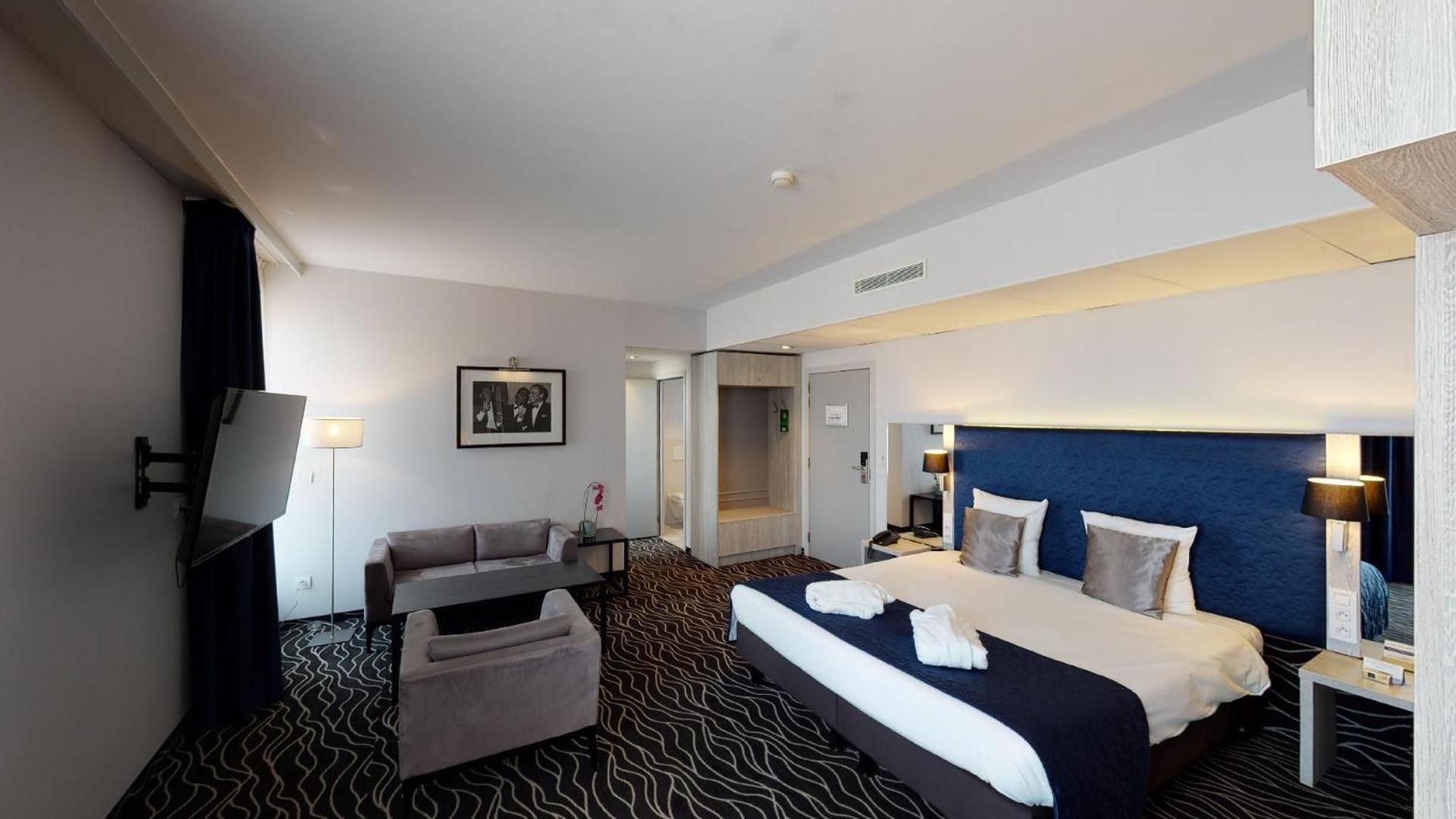Junior Suite with Spa Bath