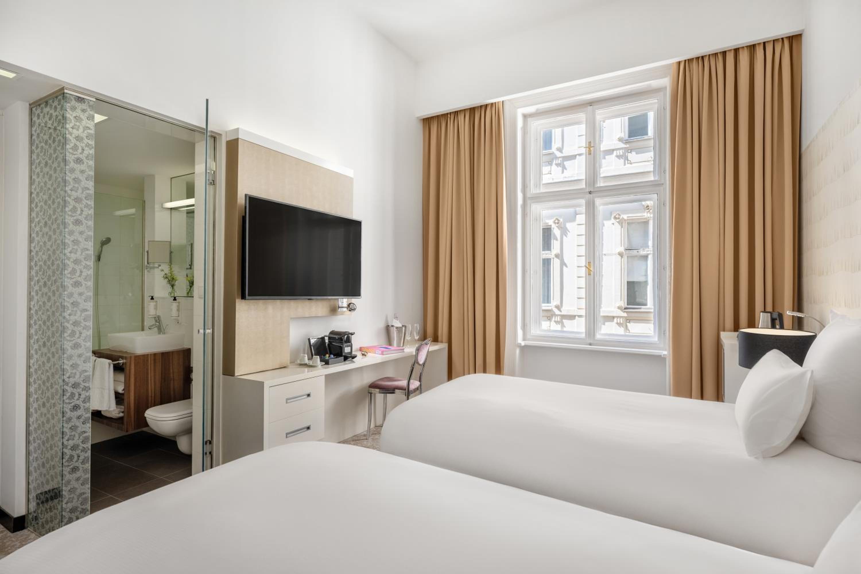 Superior Twin Room - Photo 6