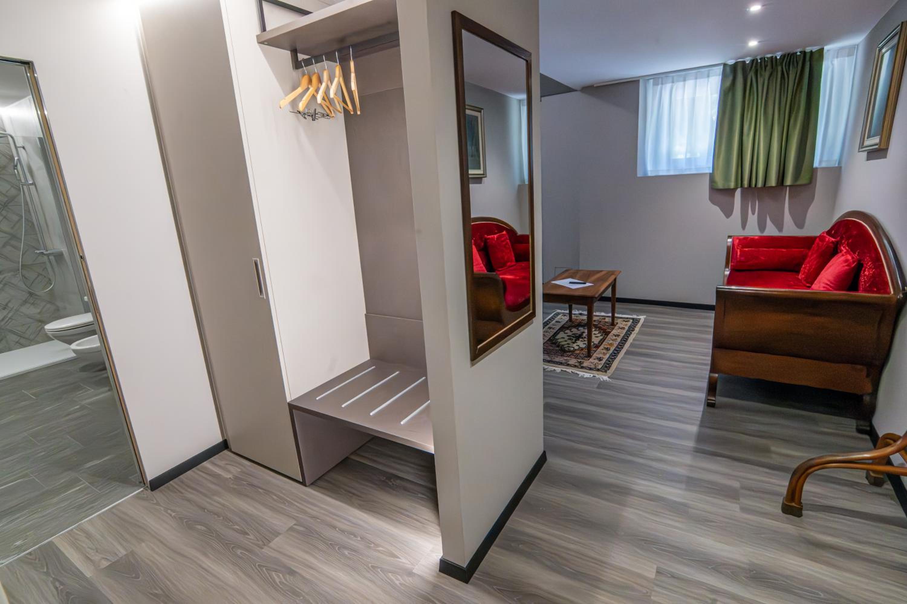 Standard Suite - Photo 2