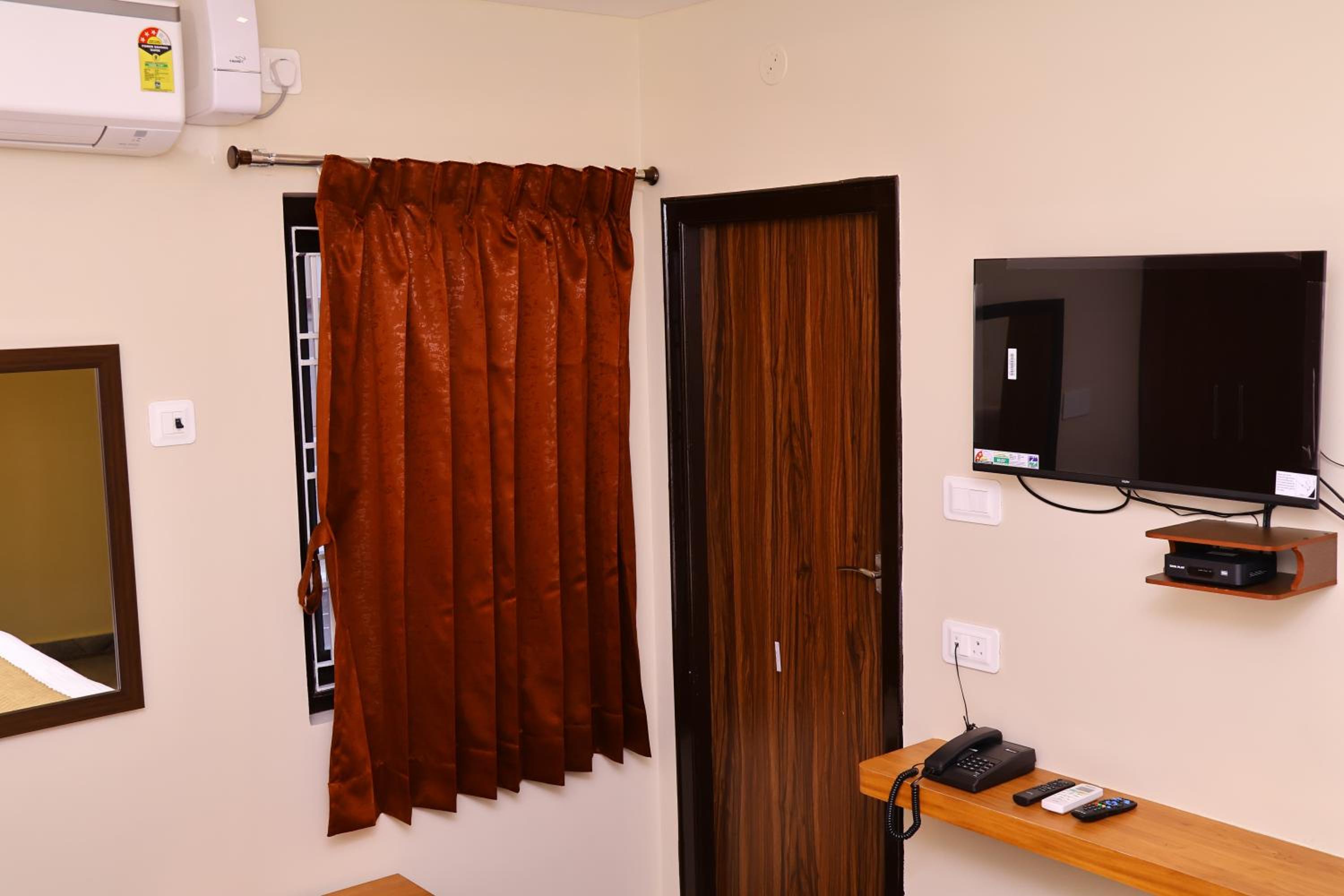 Superior King Room - Photo 4