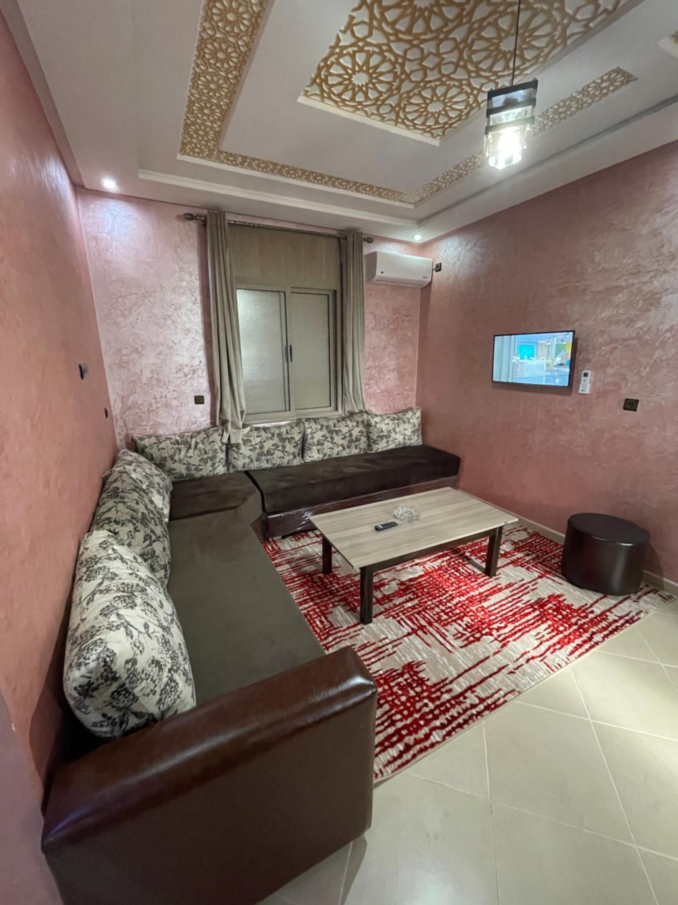 Two-Bedroom Bungalow - Photo 2