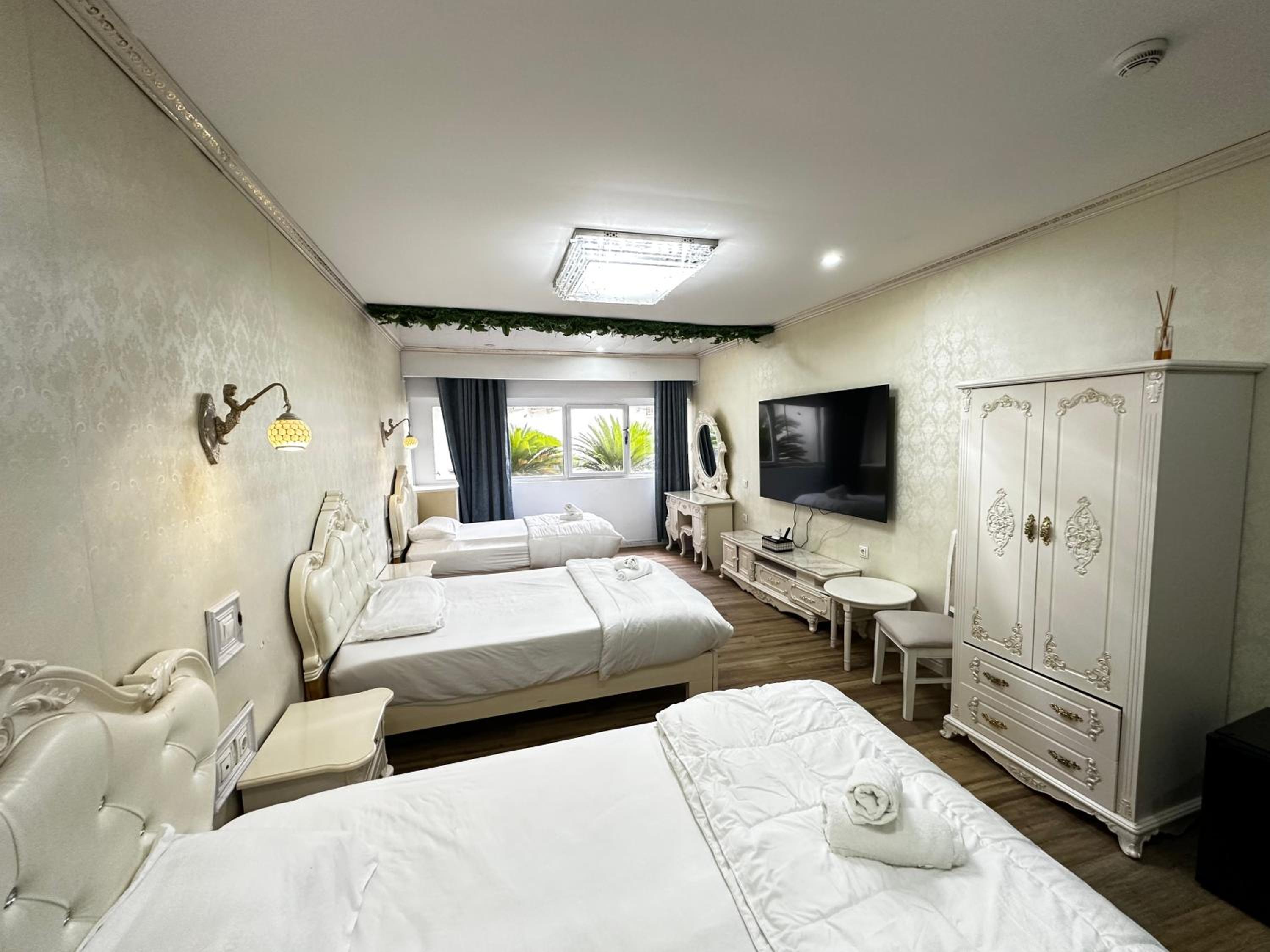 Habitación Triple con Baño Privado