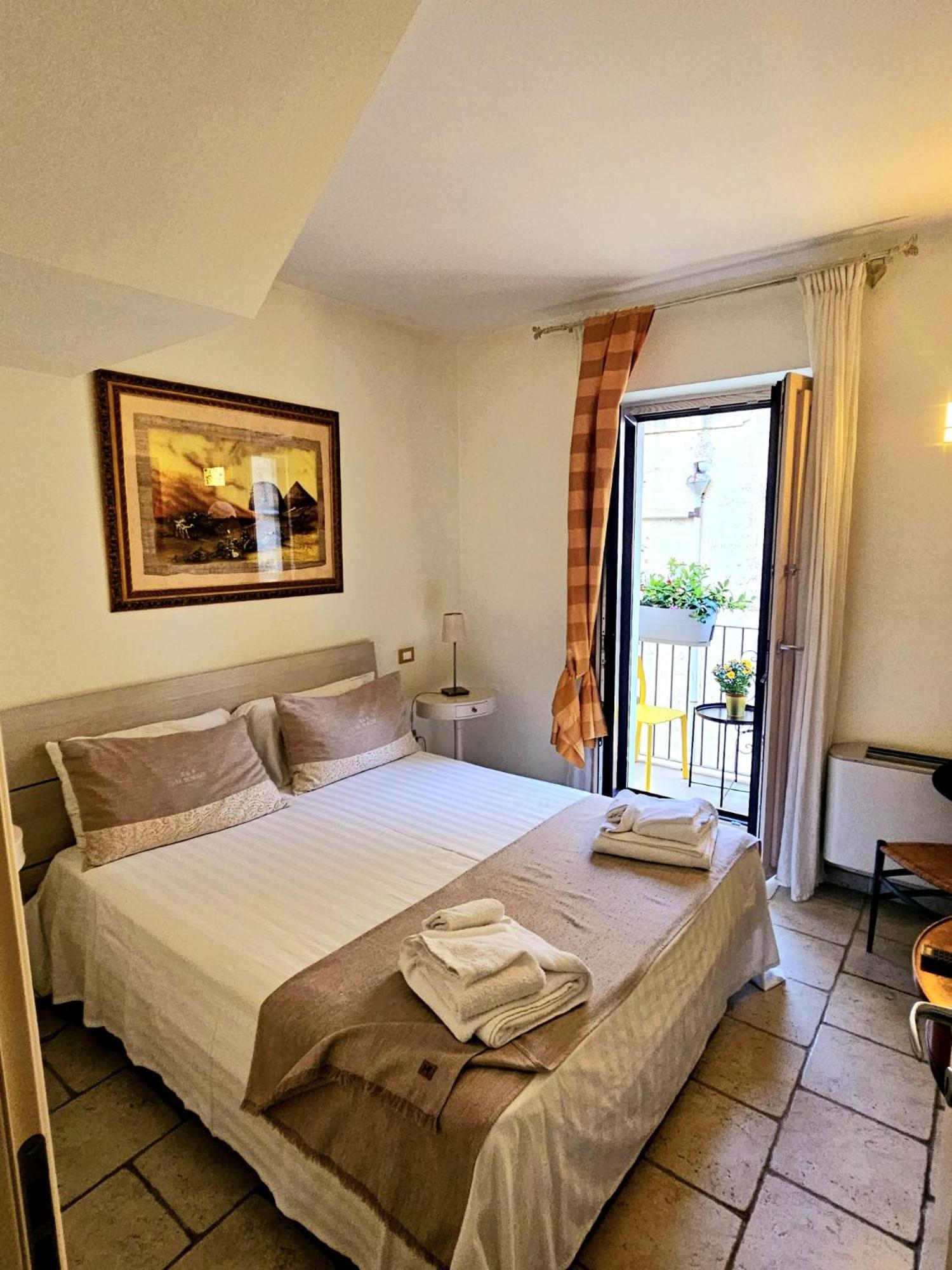 Double Room - Photo 6