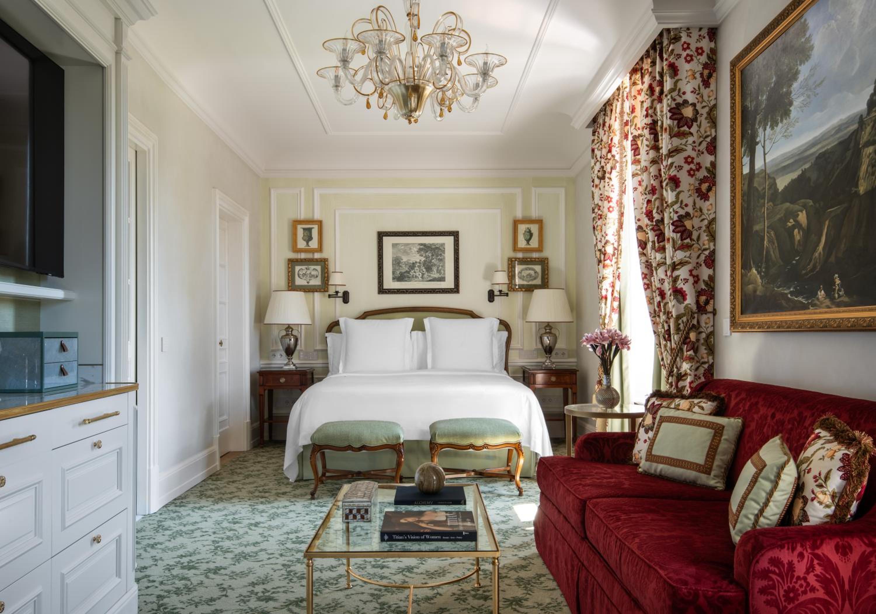 Four Seasons King Room thumbnail 5