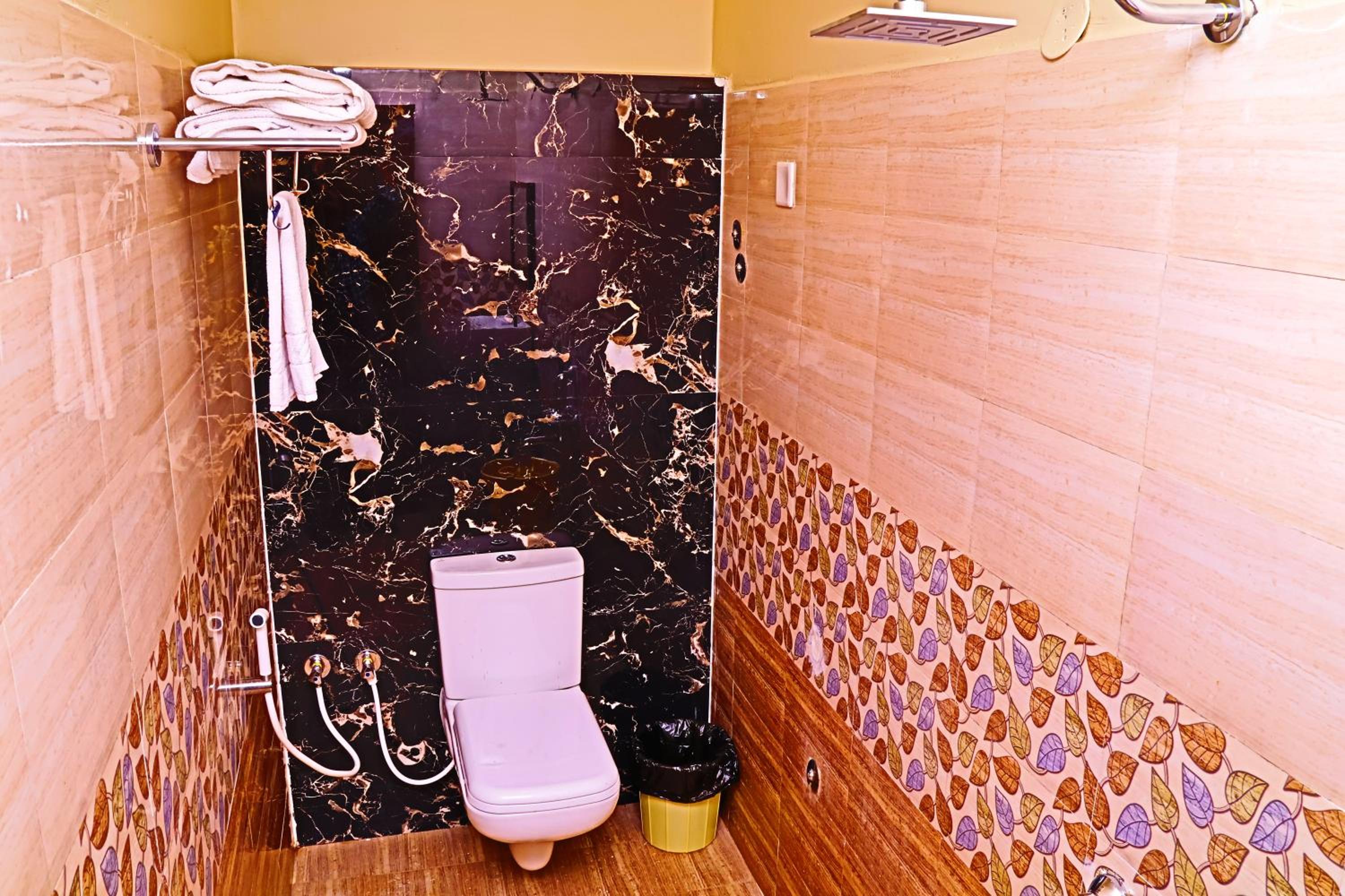 Standard Queen Room - Photo 4