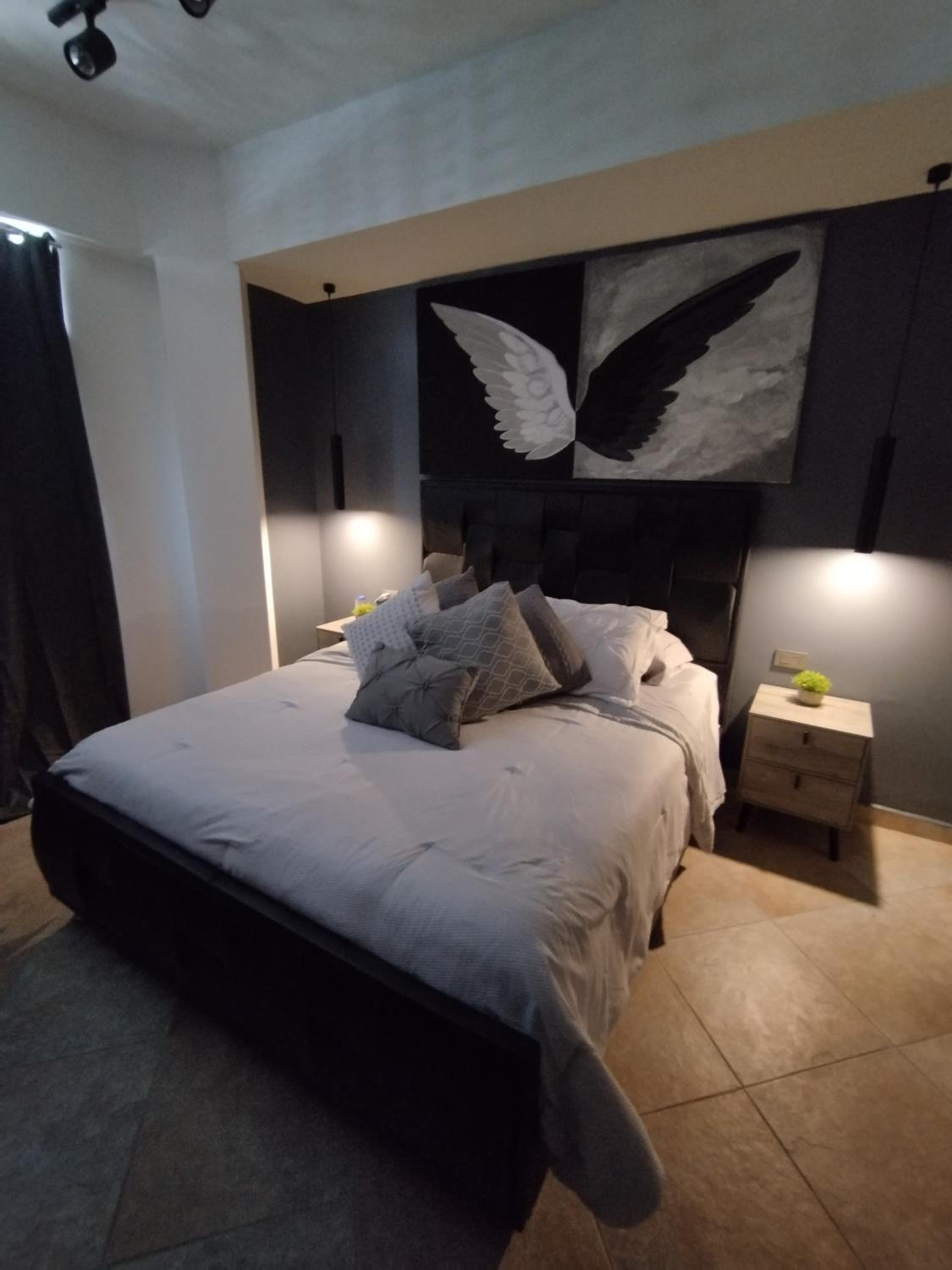 One-Bedroom Apartment photo 1