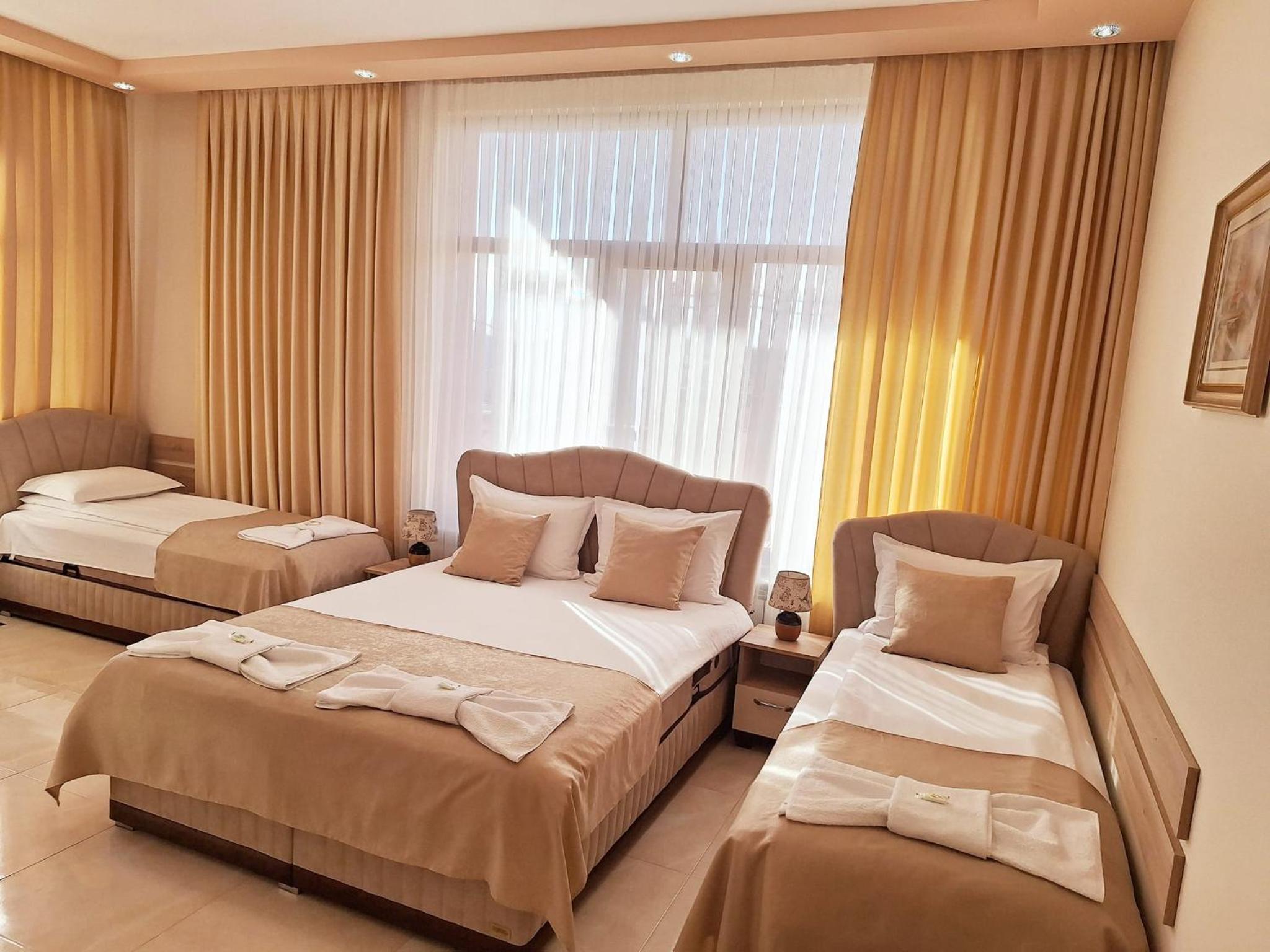 Triple Room with Terrace photo 2