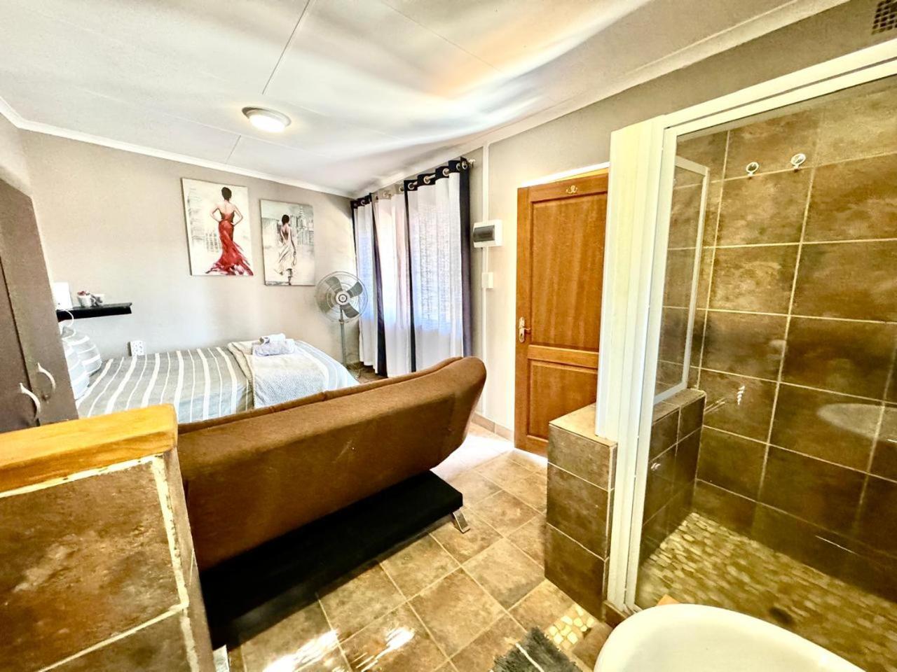 One-Bedroom House photo 3