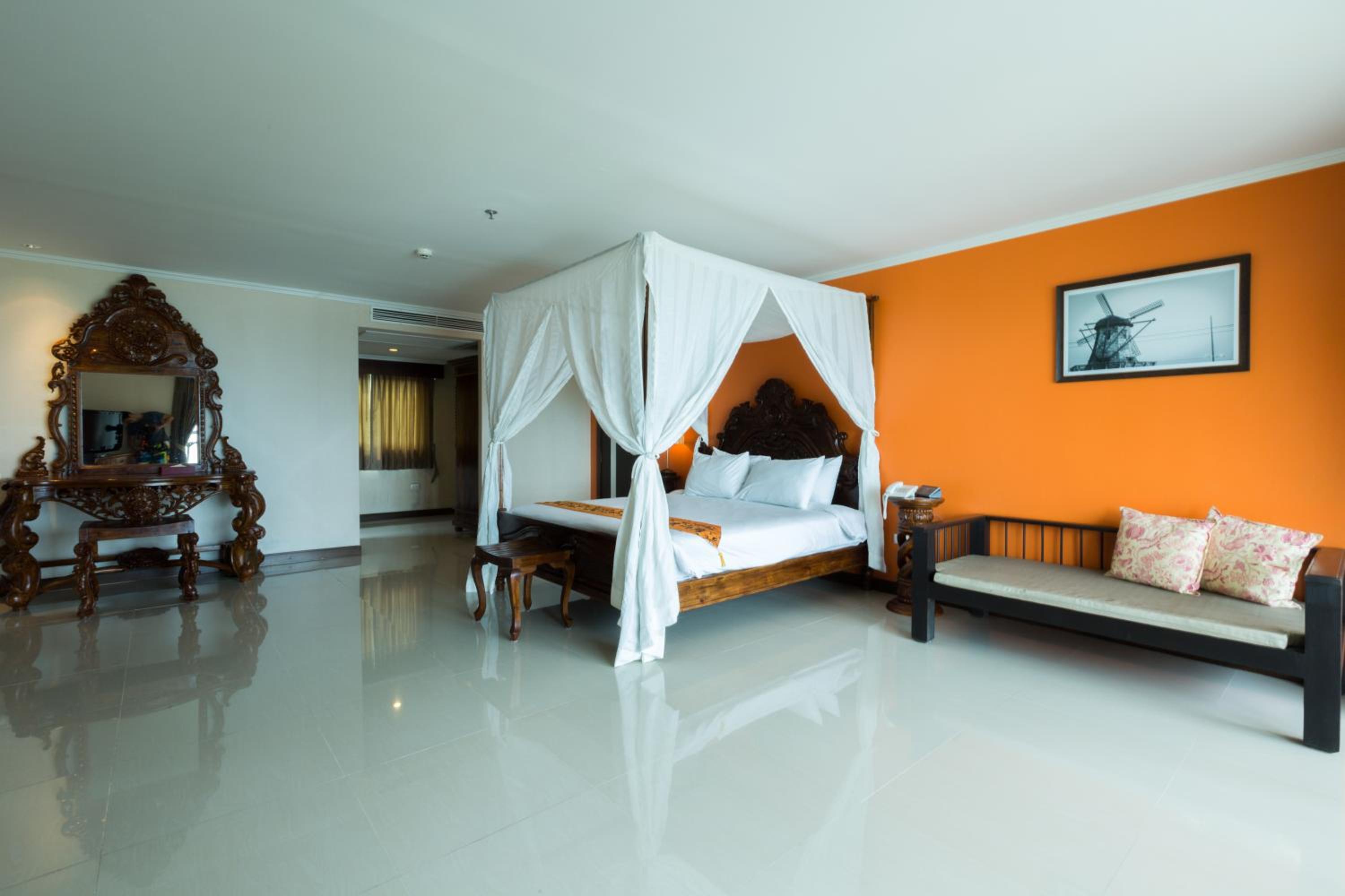 Royal Paradise Quadruple Room