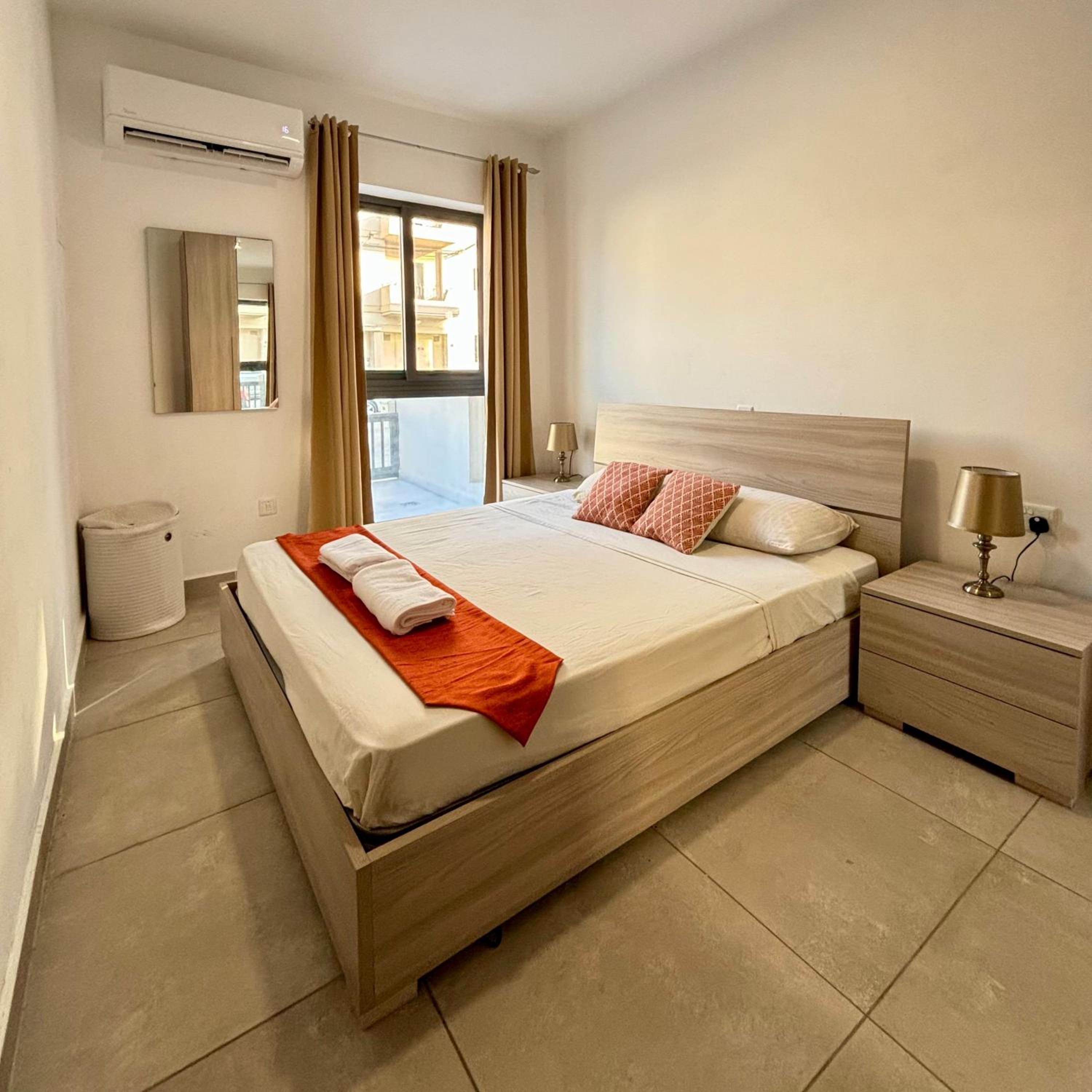 Double Room with Private External Bathroom photo 1