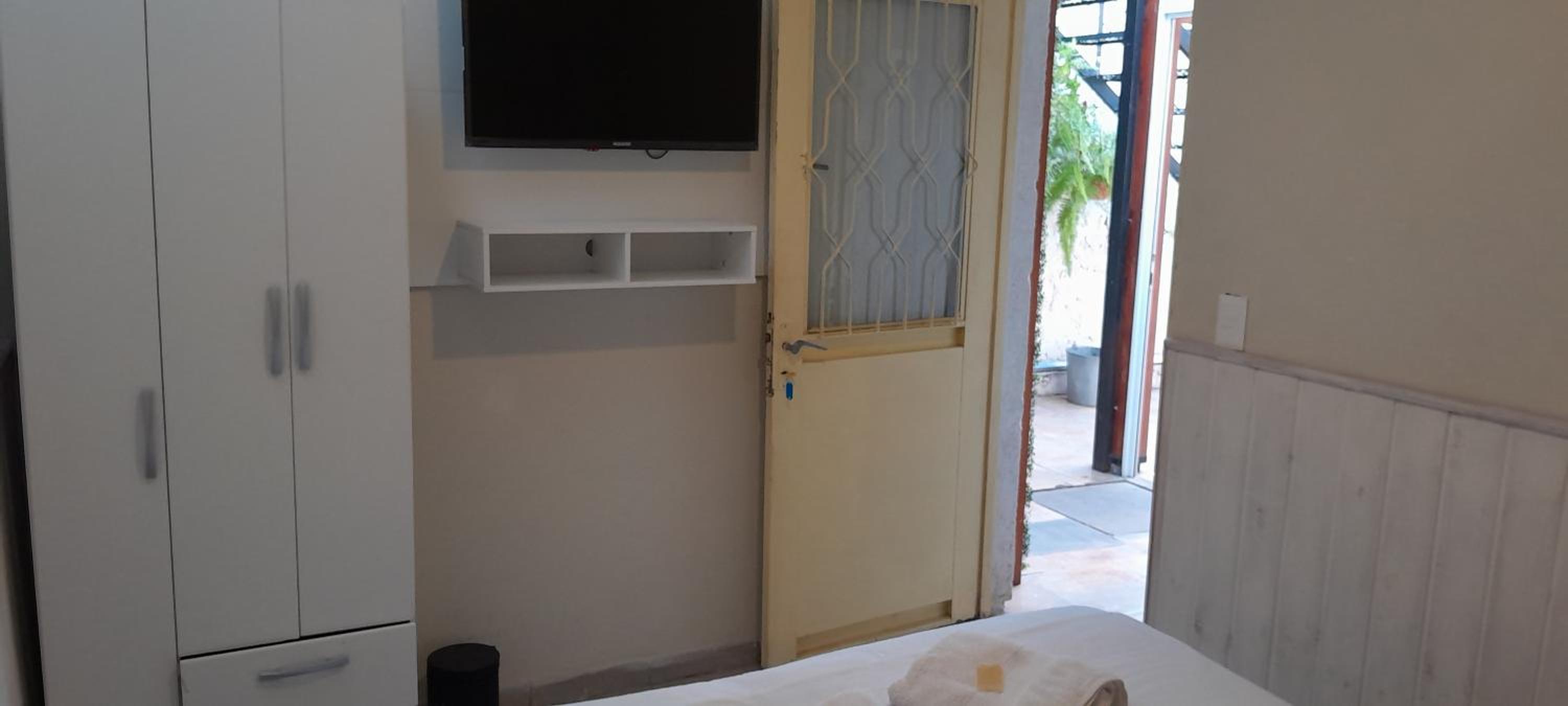 Basic Triple Room with Shared Bathroom photo 3