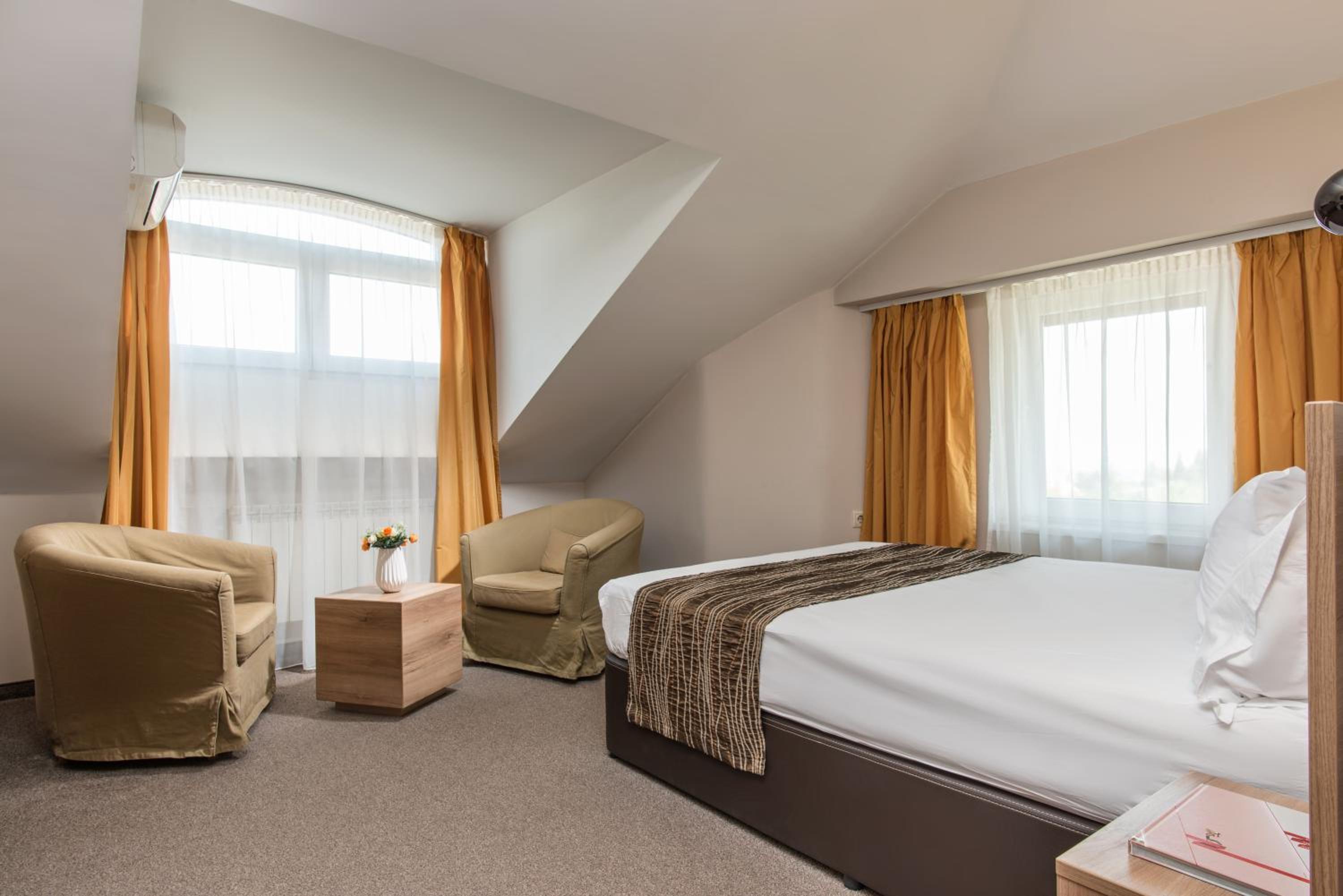 Queen Room - Photo 5