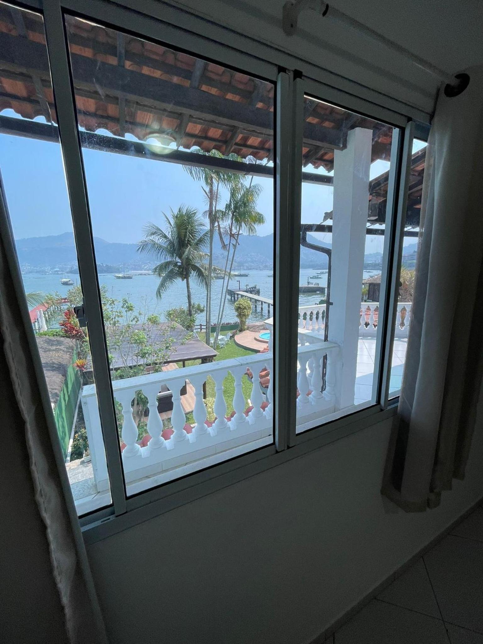 Eight-Bedroom House photo 2