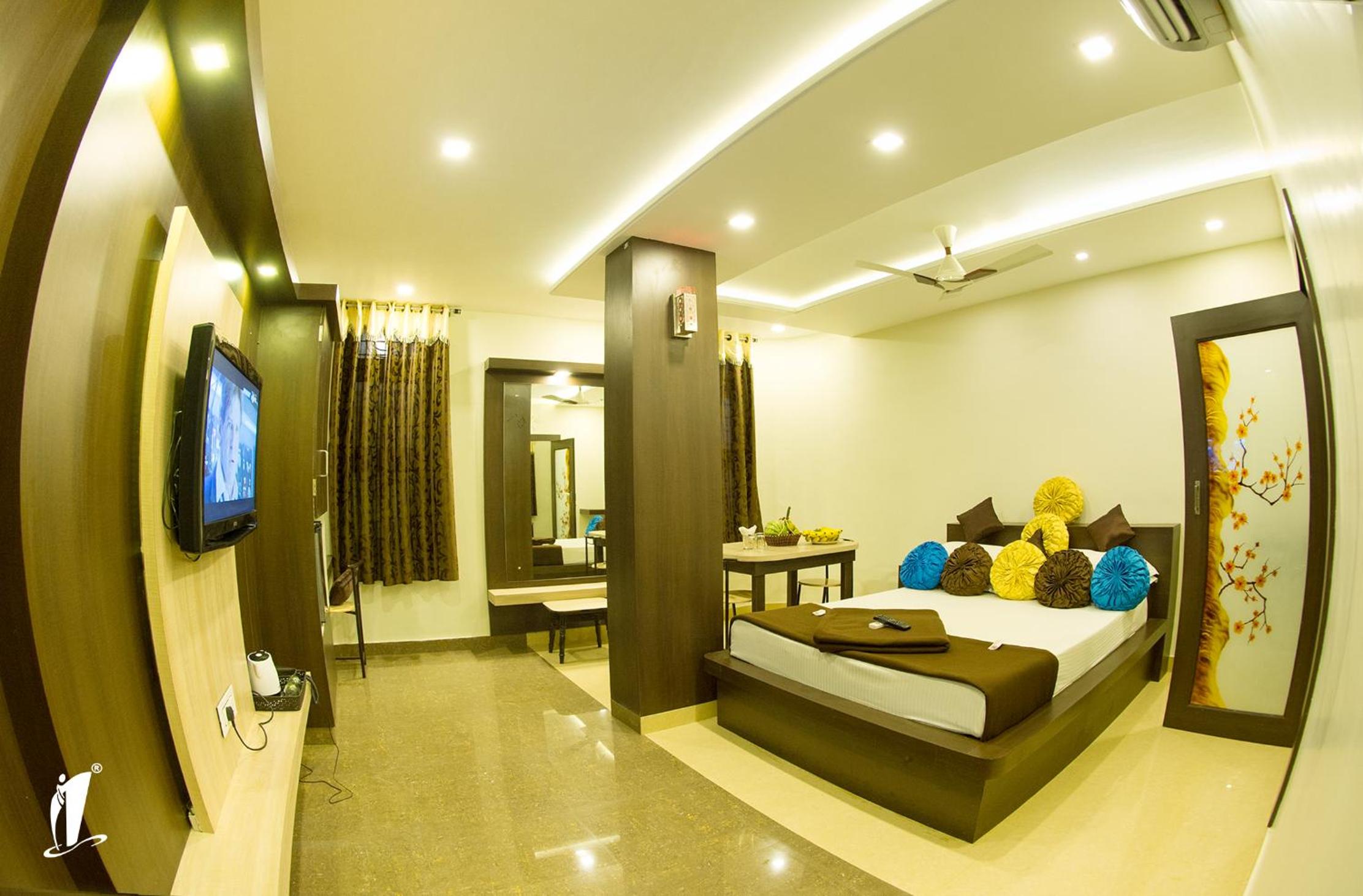 Superior Suite - Photo 9