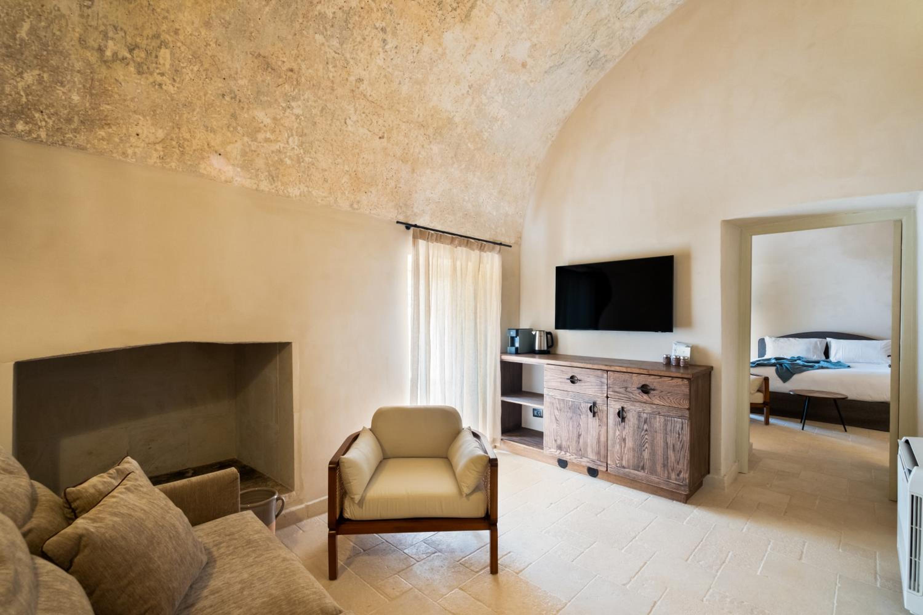 Suite with Balcony - Photo 6