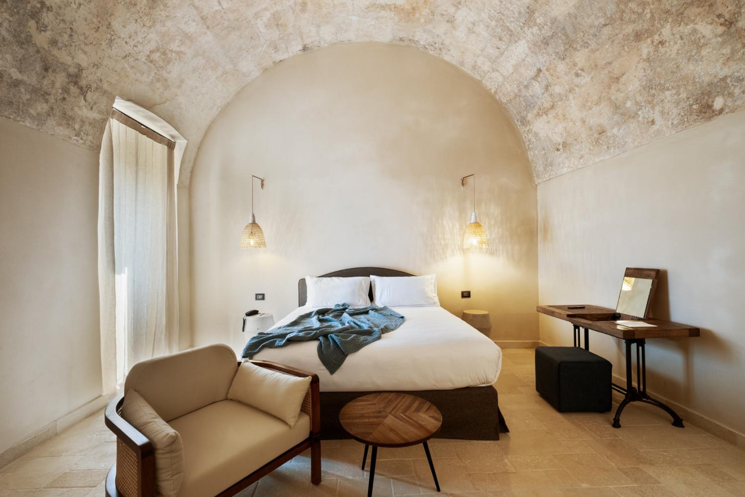 Suite with Balcony - Photo 7