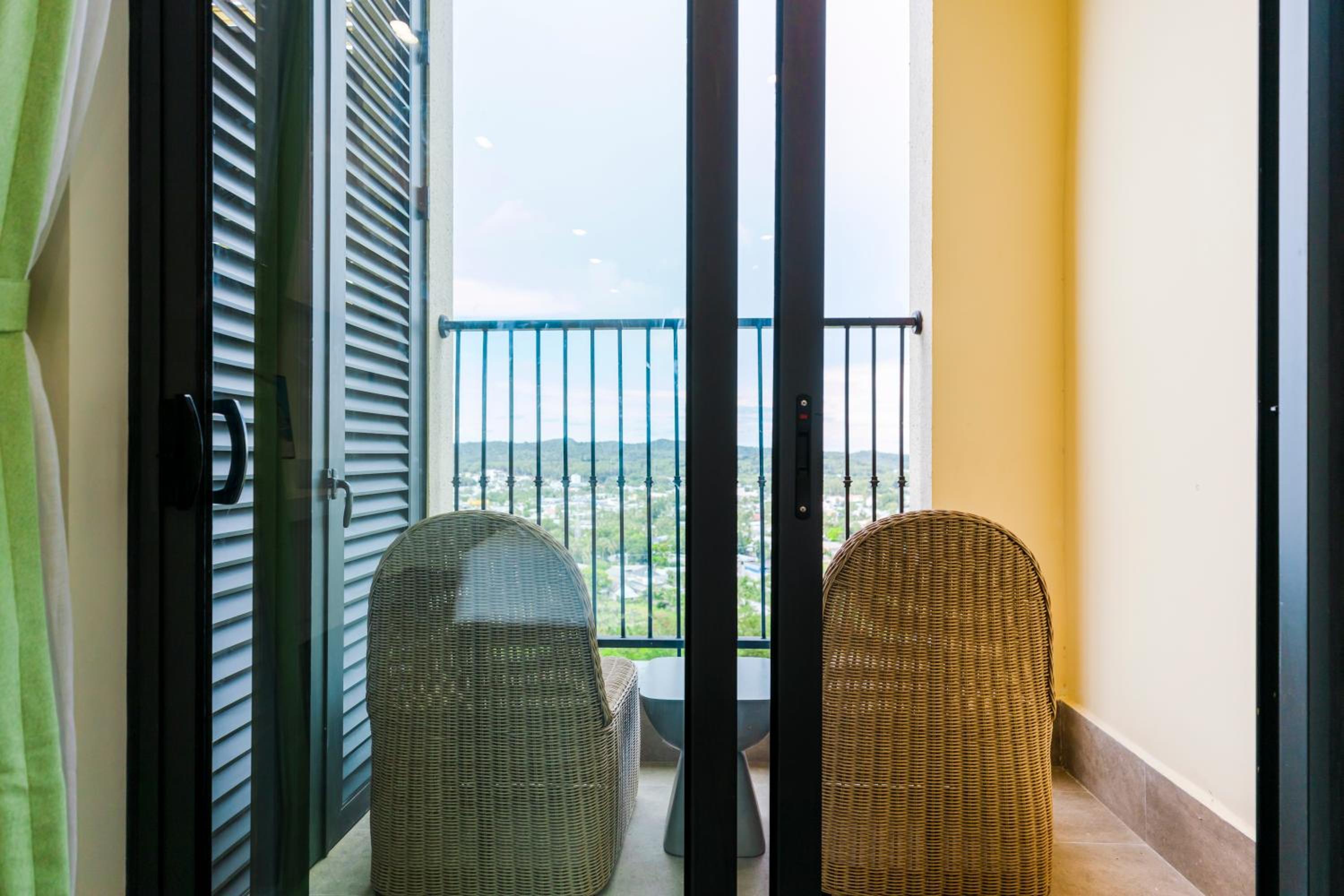 Studio with Mountain View - Photo 14