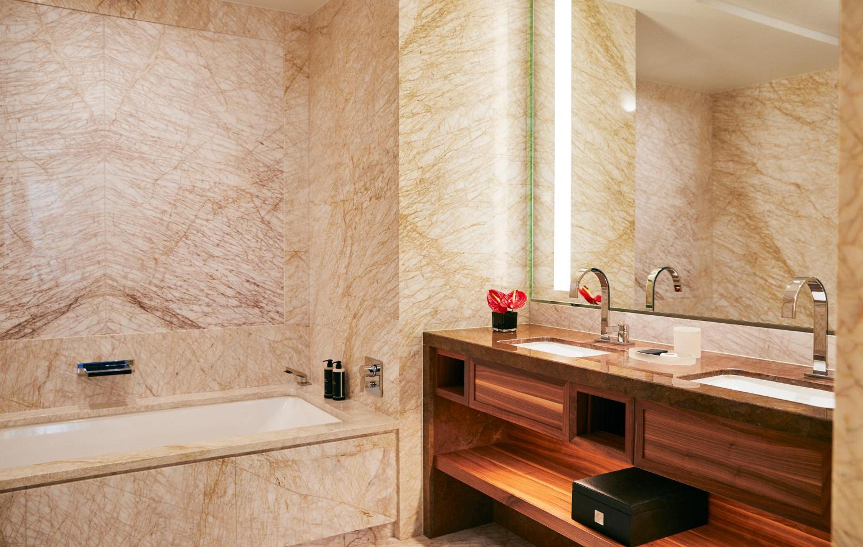 One Bedroom Suite King - Photo 8