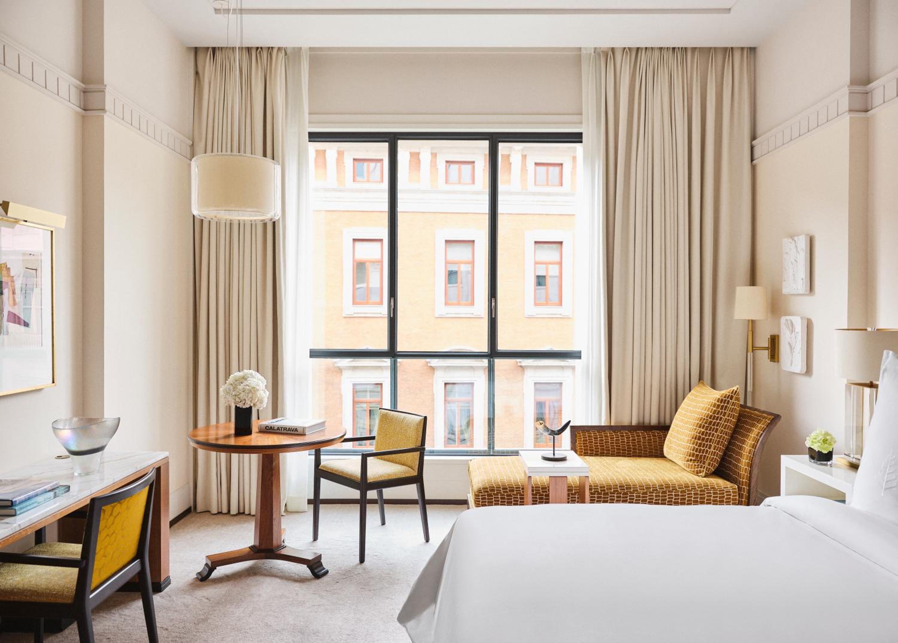 Deluxe Room King - Photo 2