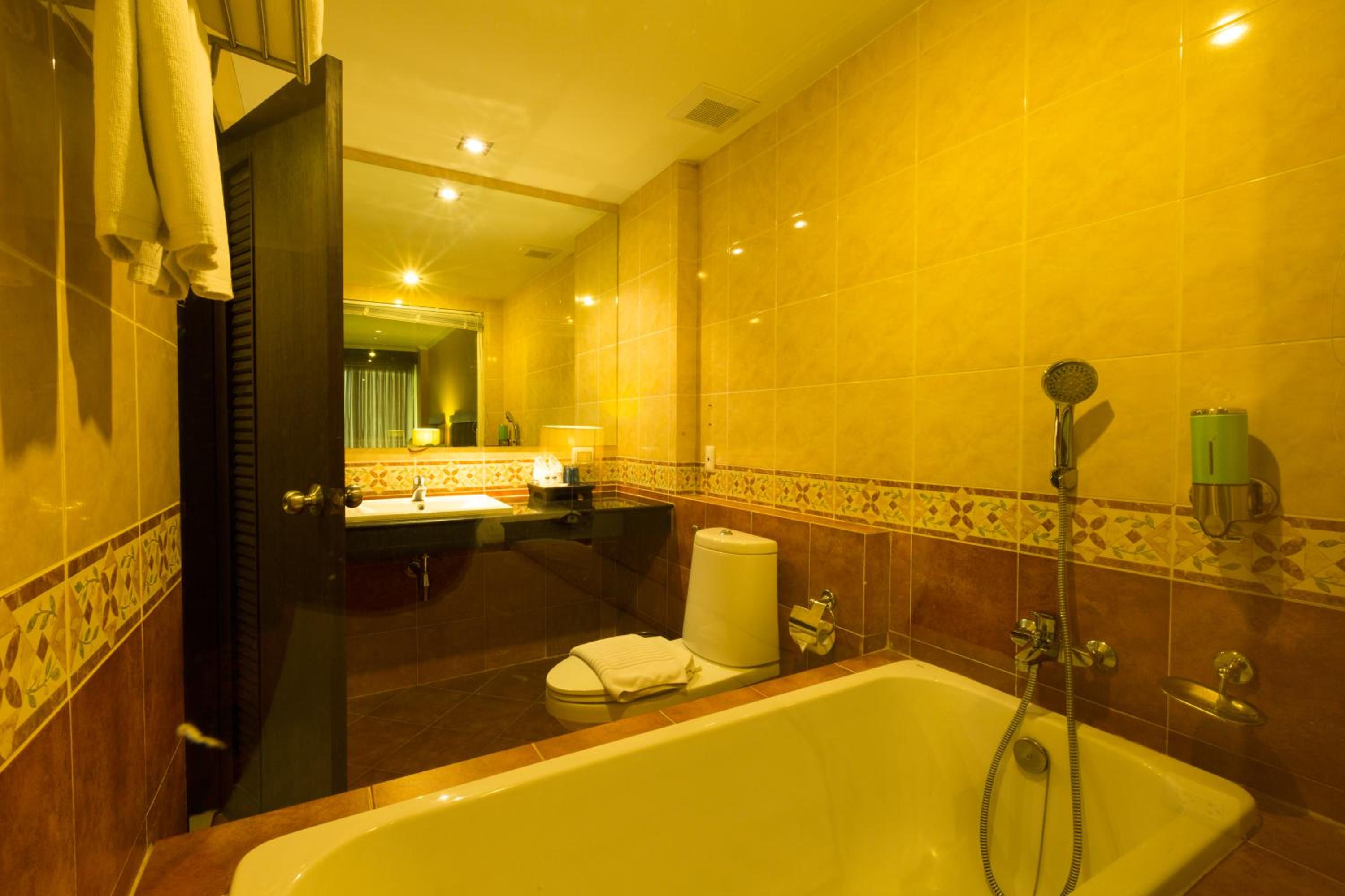 Pavilion Double Room - Royal Wing - Photo 10