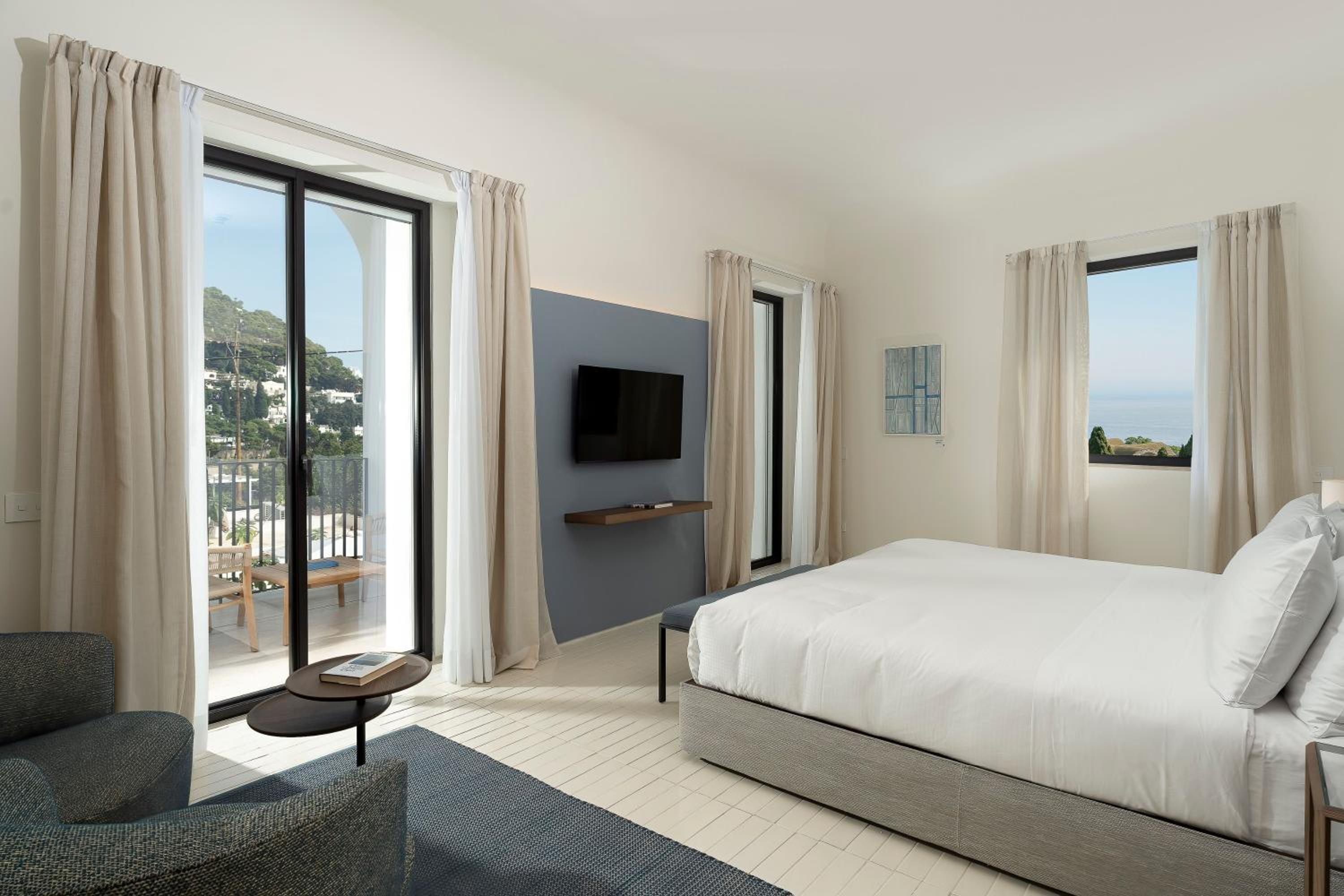 Available room thumbnail 6