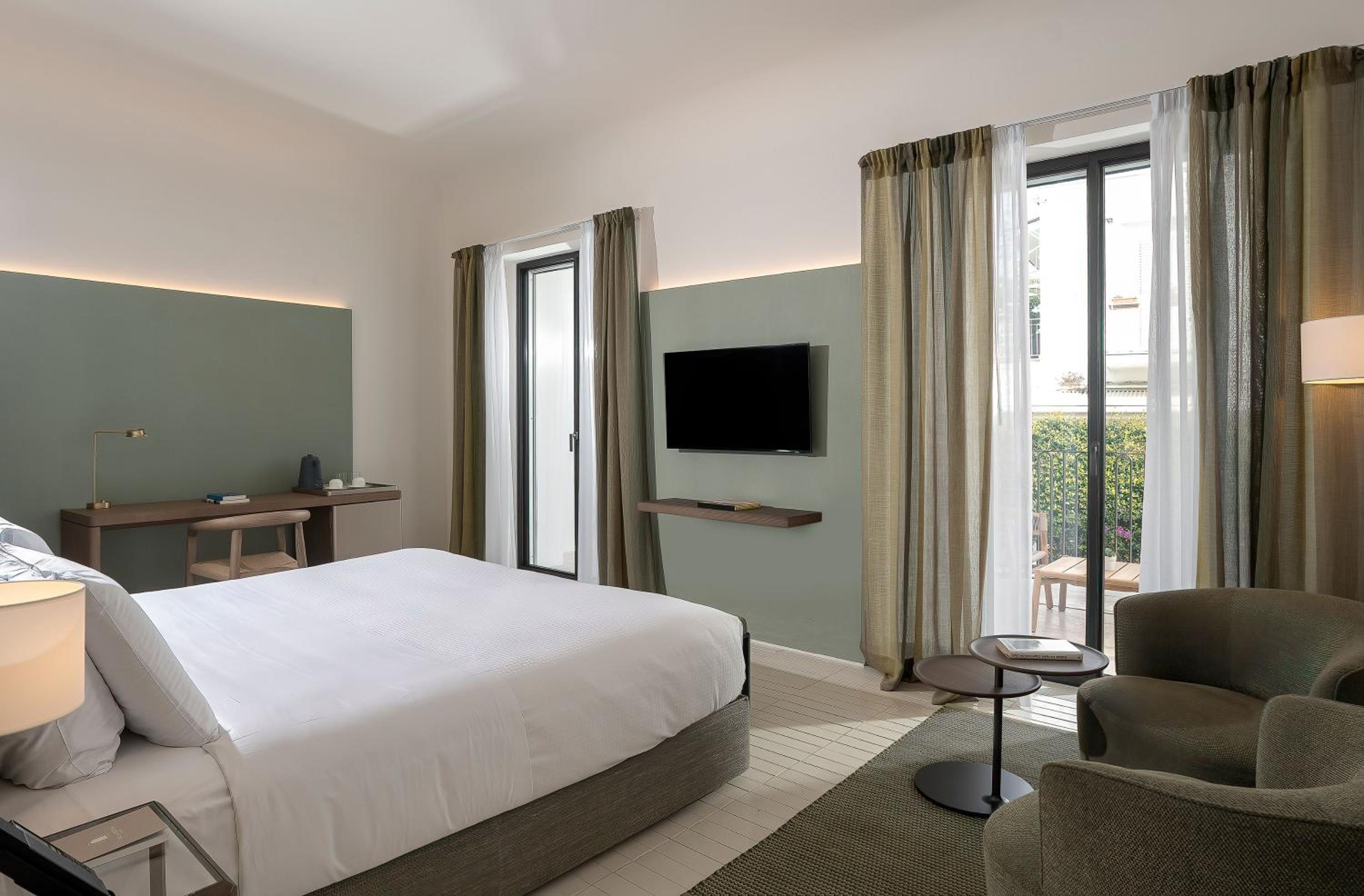 Deluxe Double Room with Balcony and Sea View