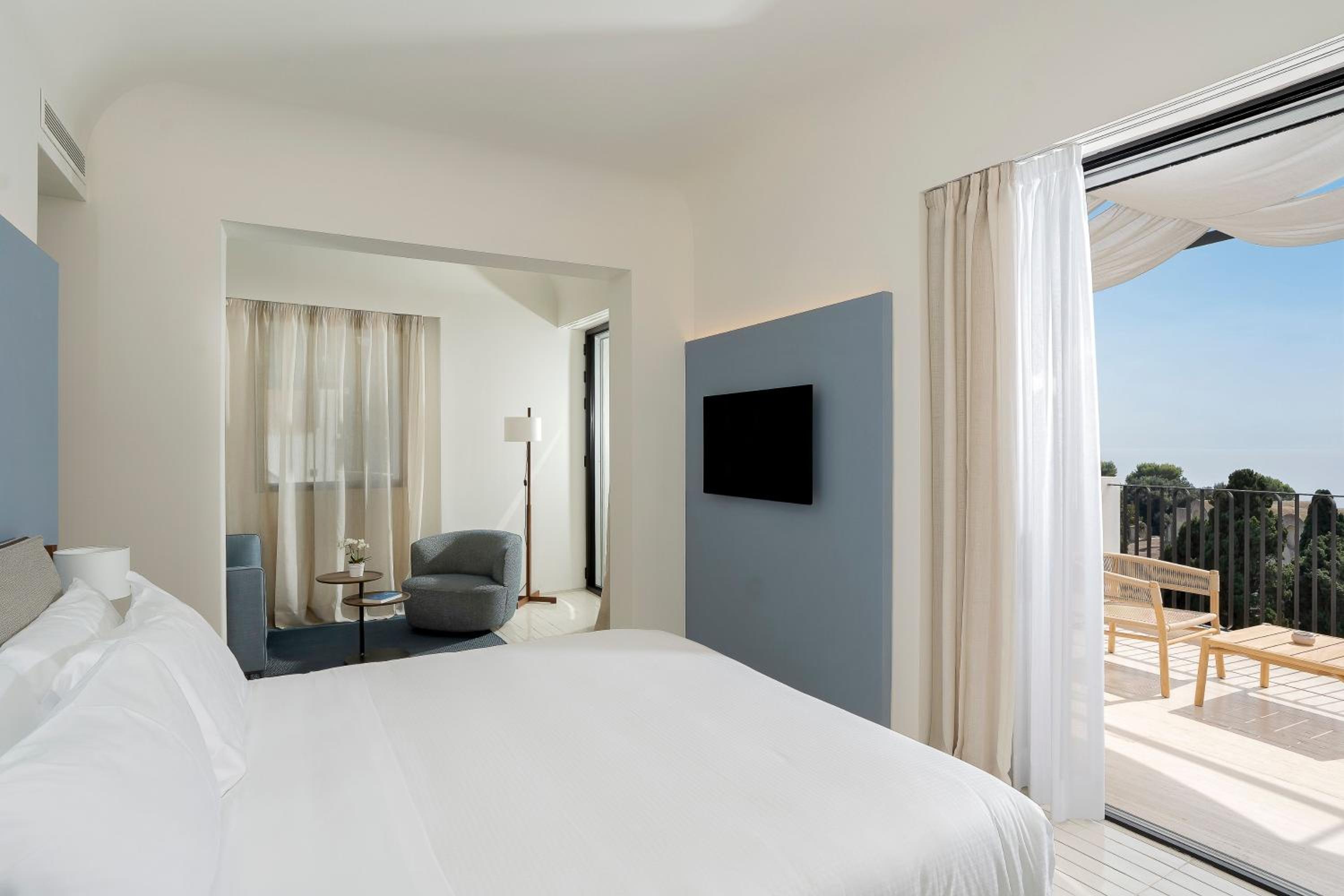 Suite with Sea View thumbnail 6