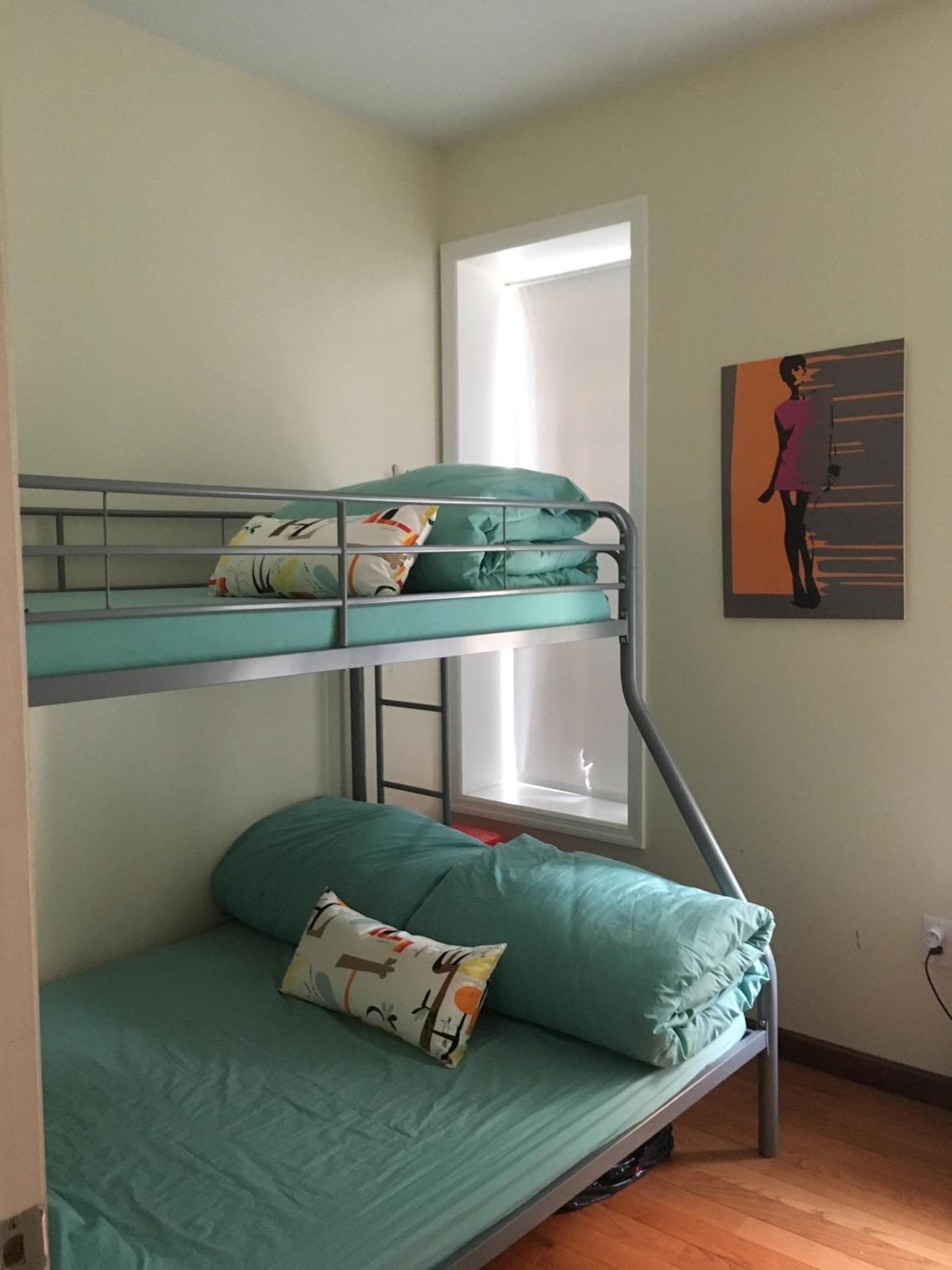 Double And Single Bed In A Bedroom, Three Bedroom Apartment Share photo 1