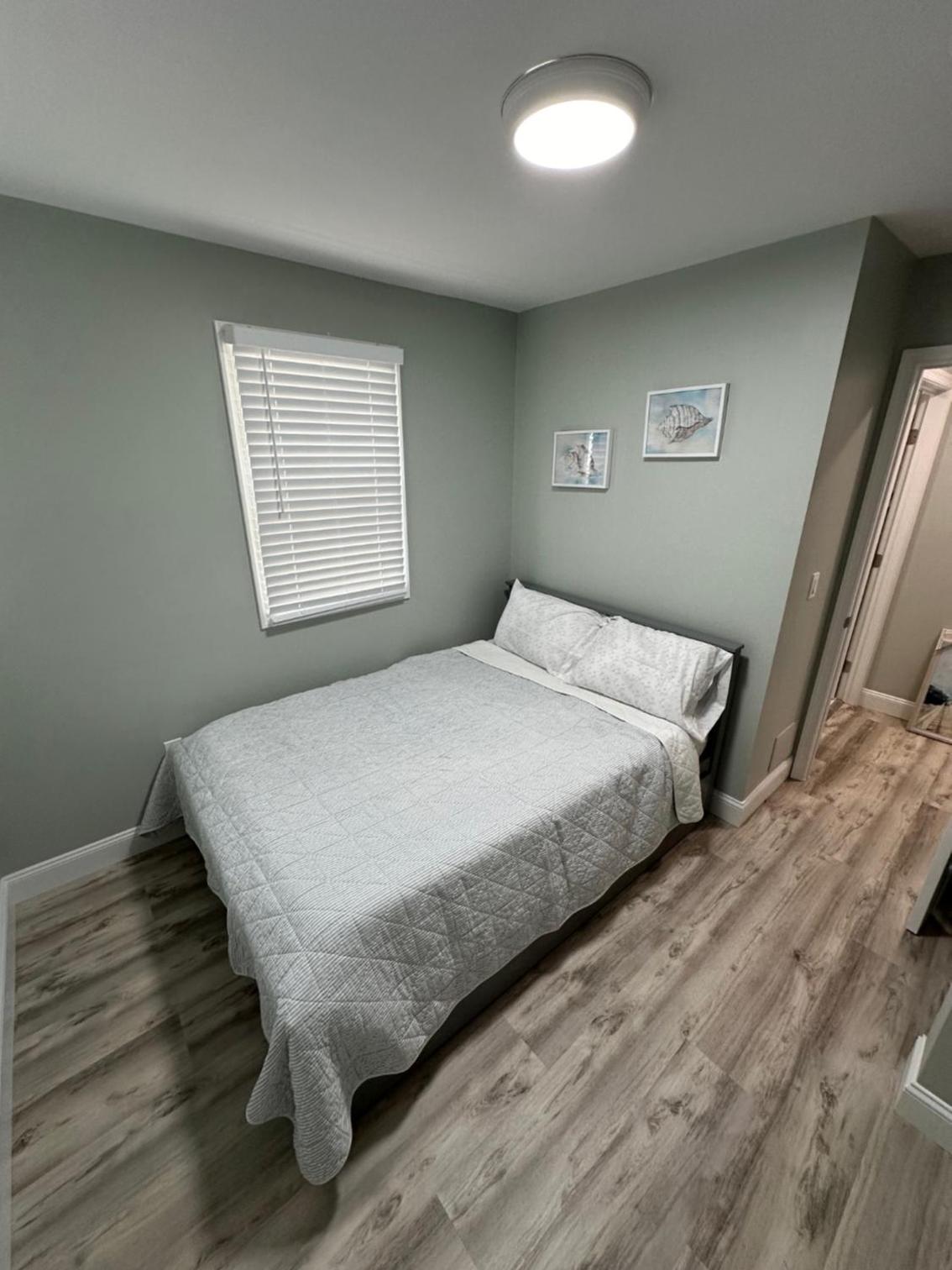 Five-Bedroom House photo 1