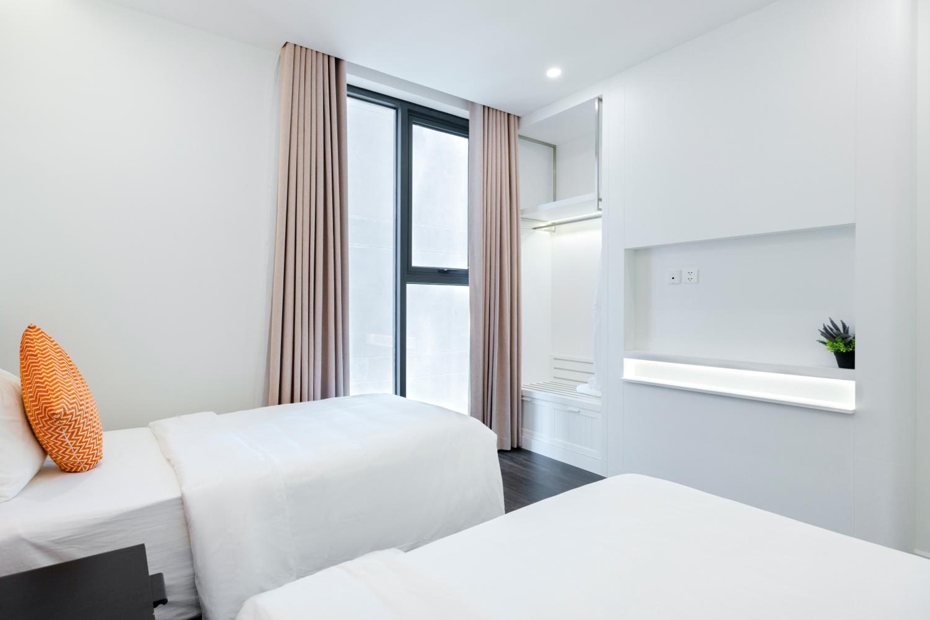 Two-Bedroom Apartment with Ocean View - Photo 9