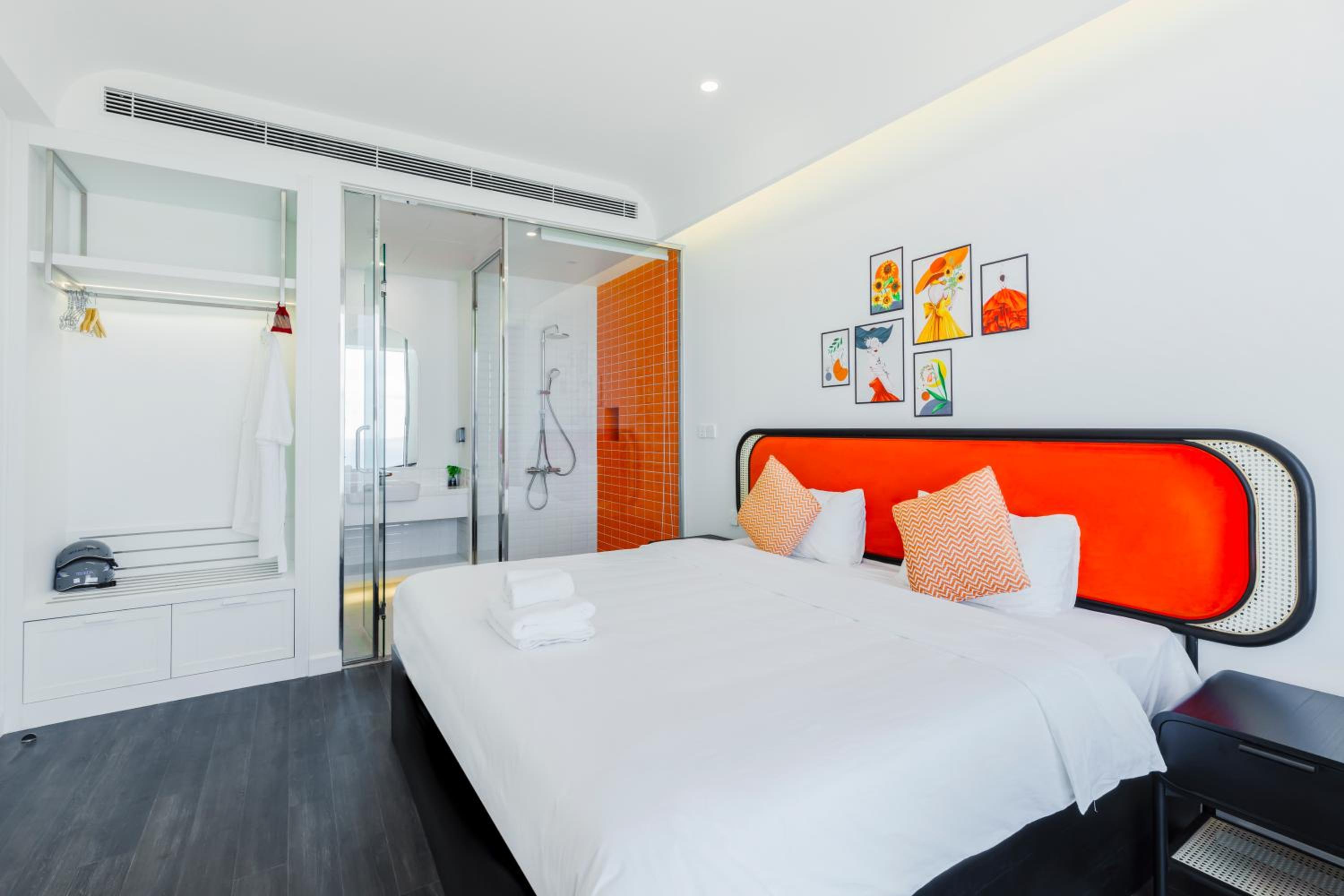 Two-Bedroom Apartment with Ocean View - Photo 12