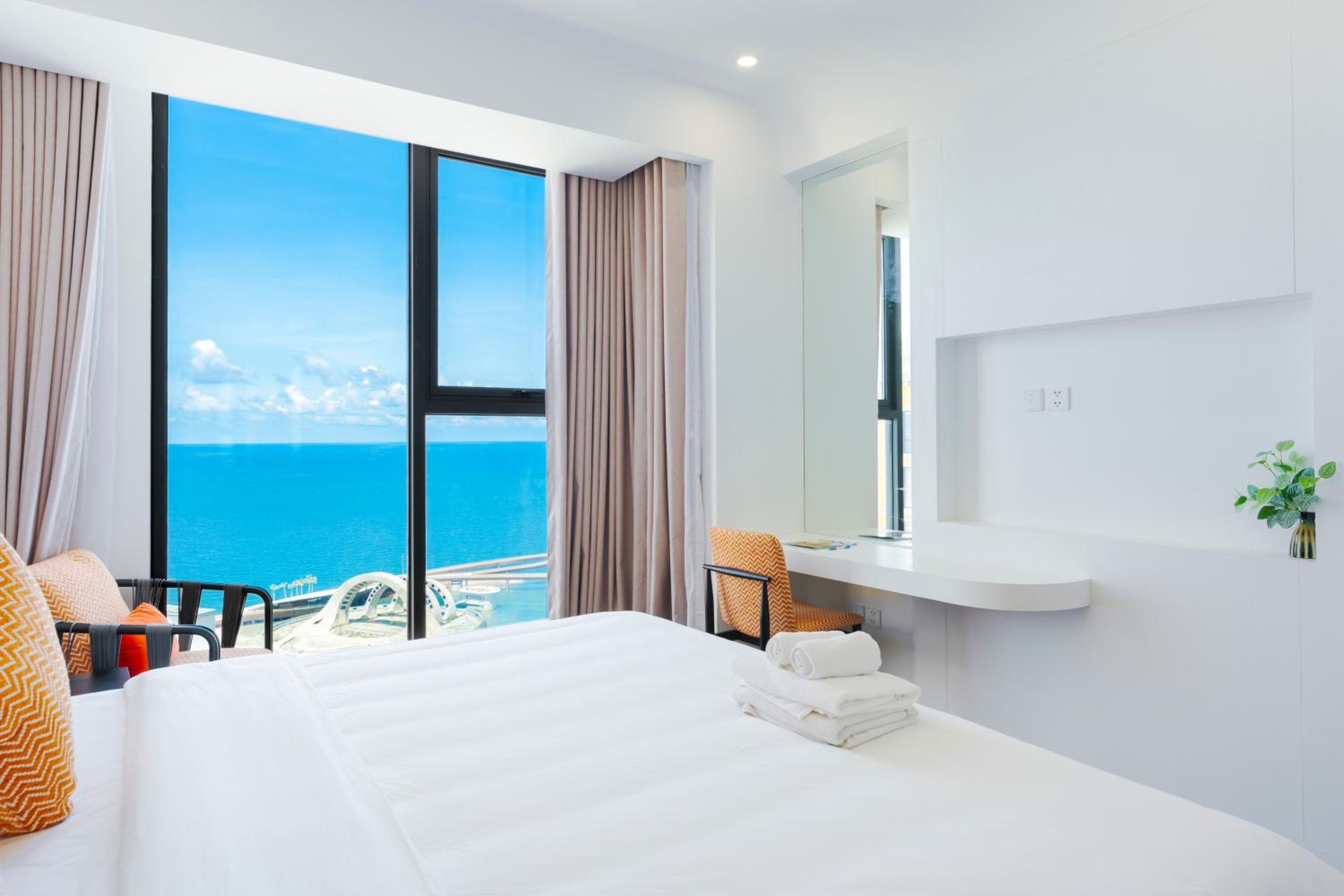 Two-Bedroom Apartment with Ocean View - Photo 19