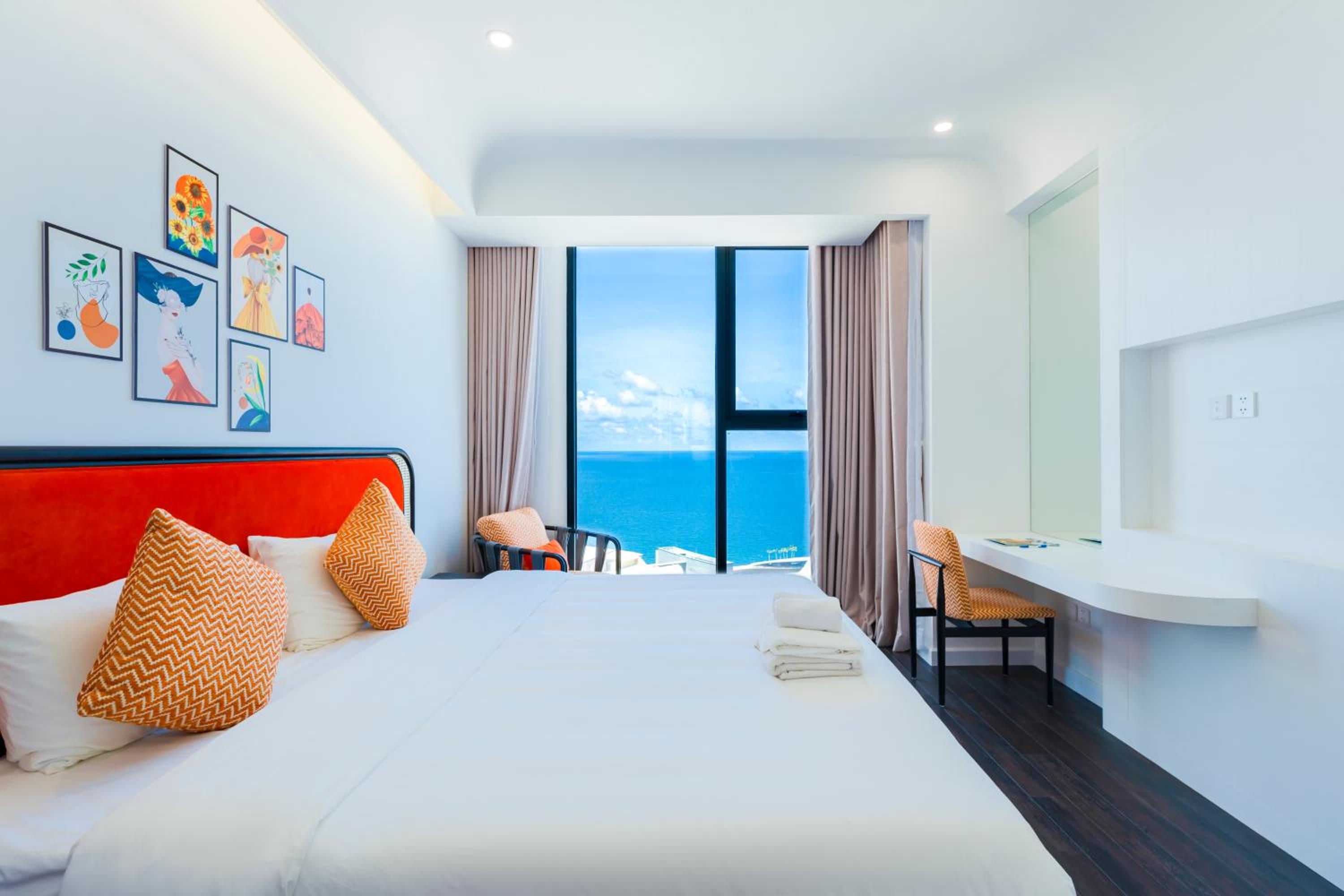 Two-Bedroom Apartment with Ocean View - Photo 20