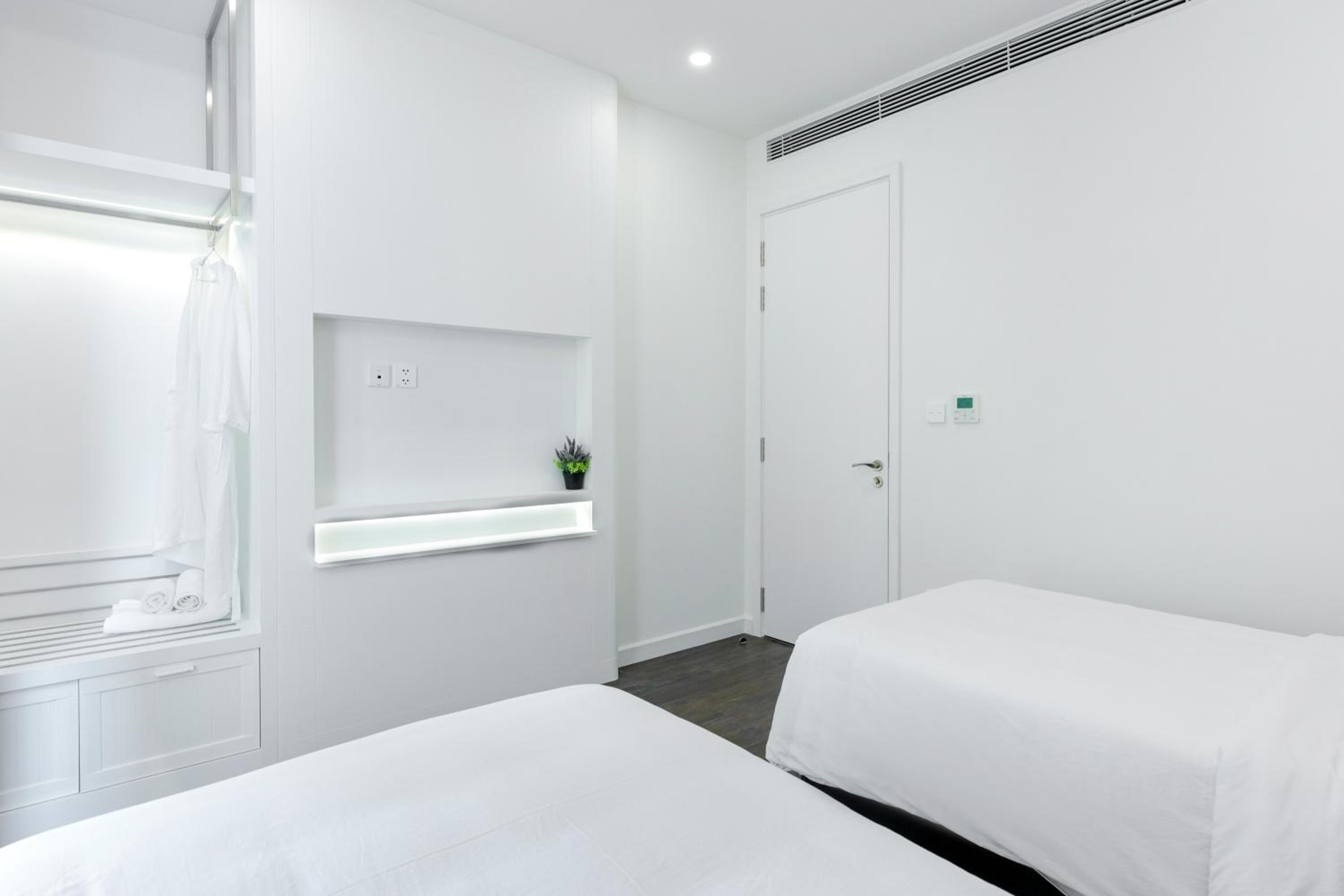 Two-Bedroom Apartment with Ocean View - Photo 22