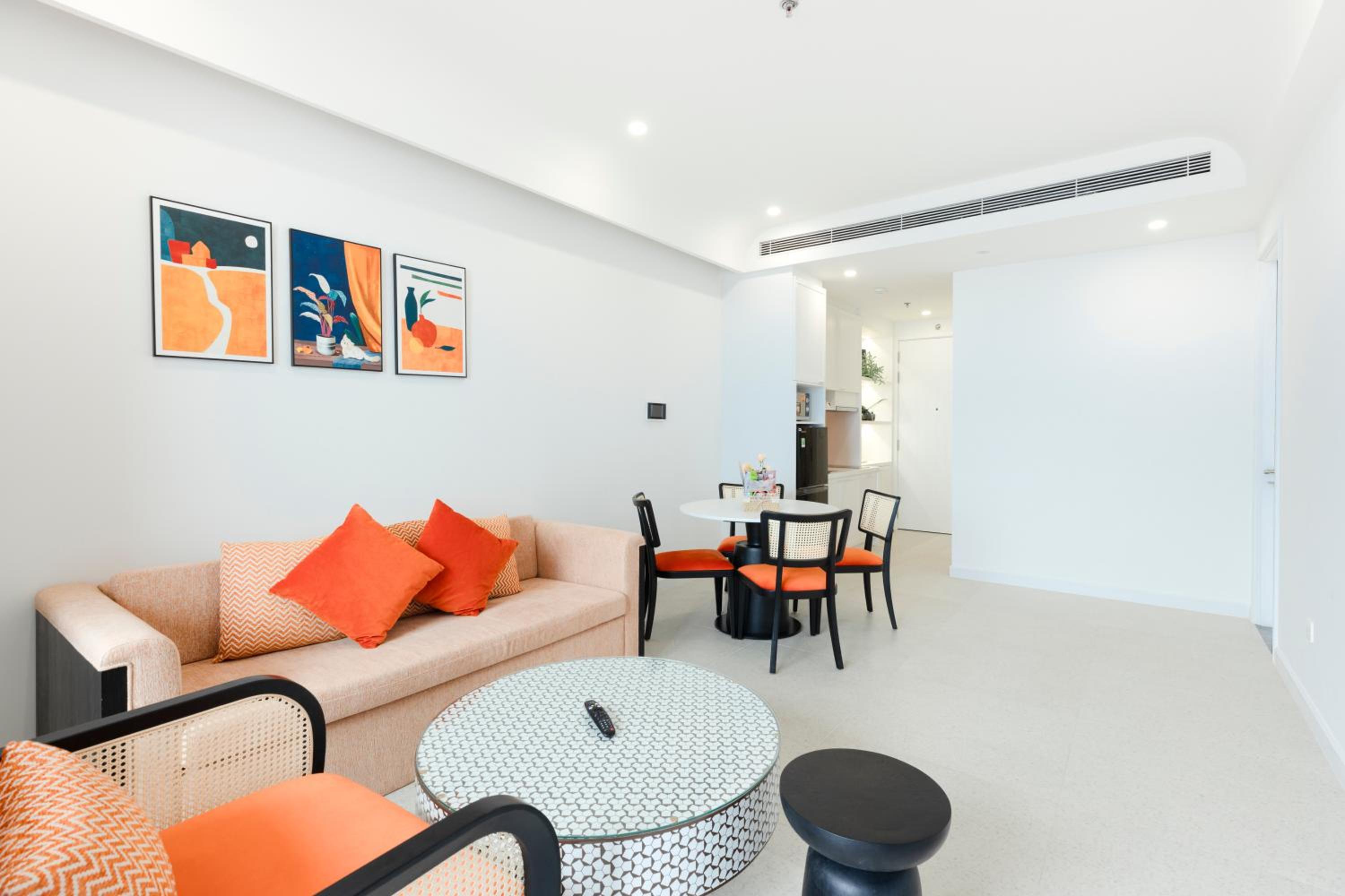 Two-Bedroom Apartment with Ocean View - Photo 1