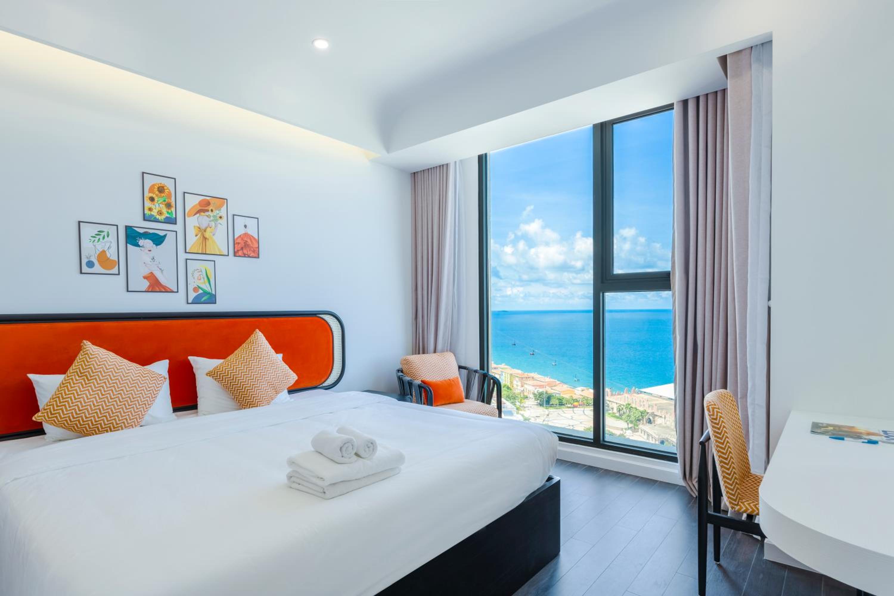 Two-Bedroom Apartment with Ocean View - Photo 13