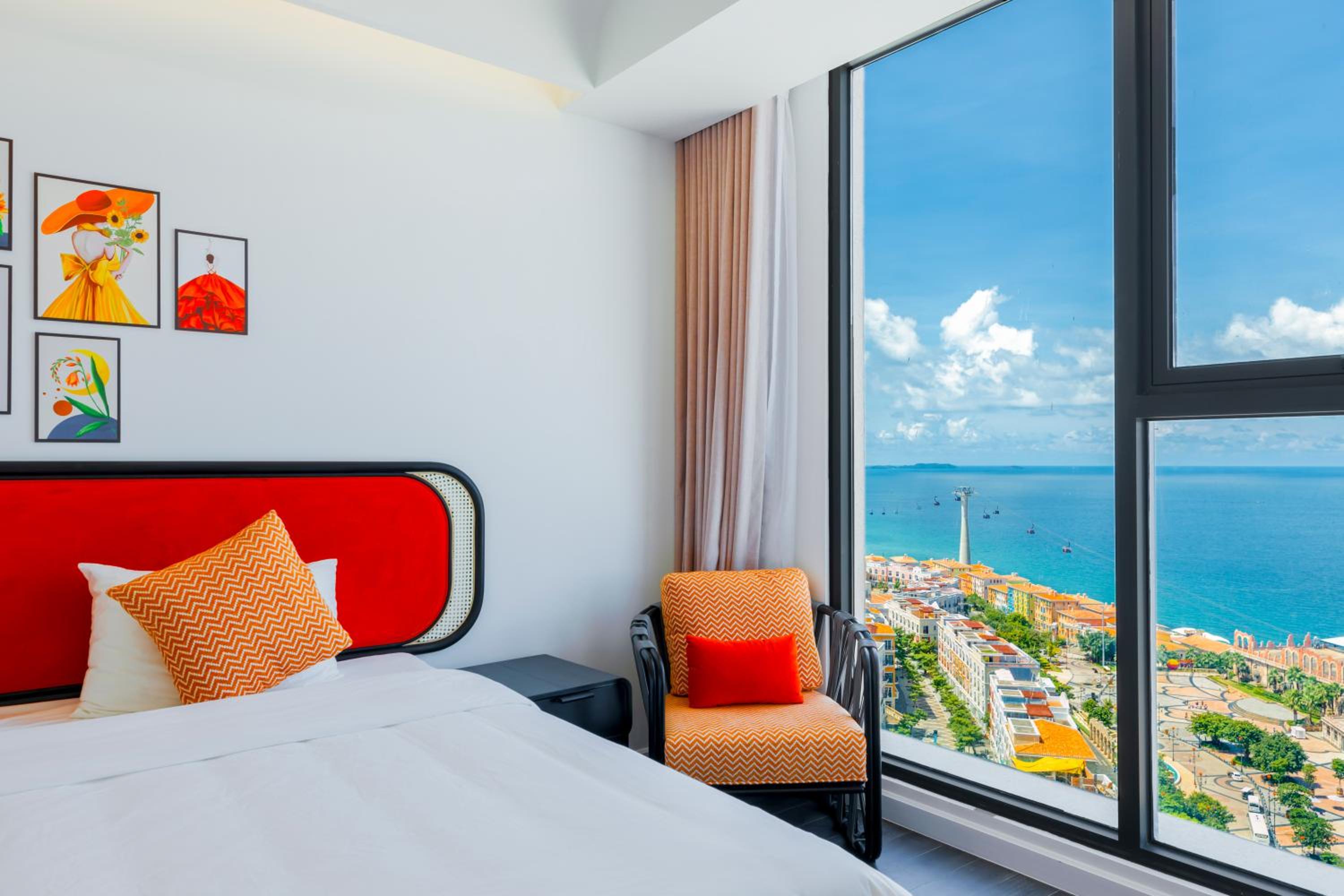 Two-Bedroom Apartment with Ocean View - Photo 14