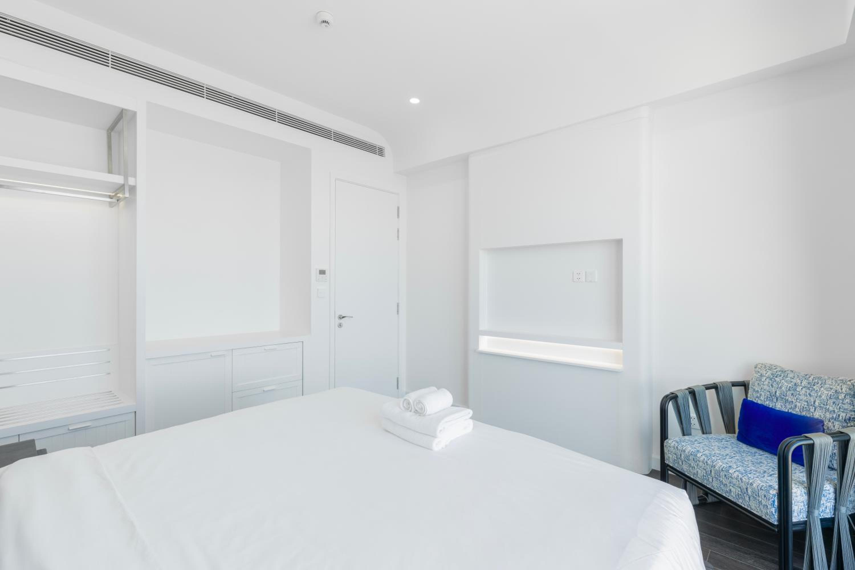 Three-Bedroom Apartment with Ocean View - Photo 21
