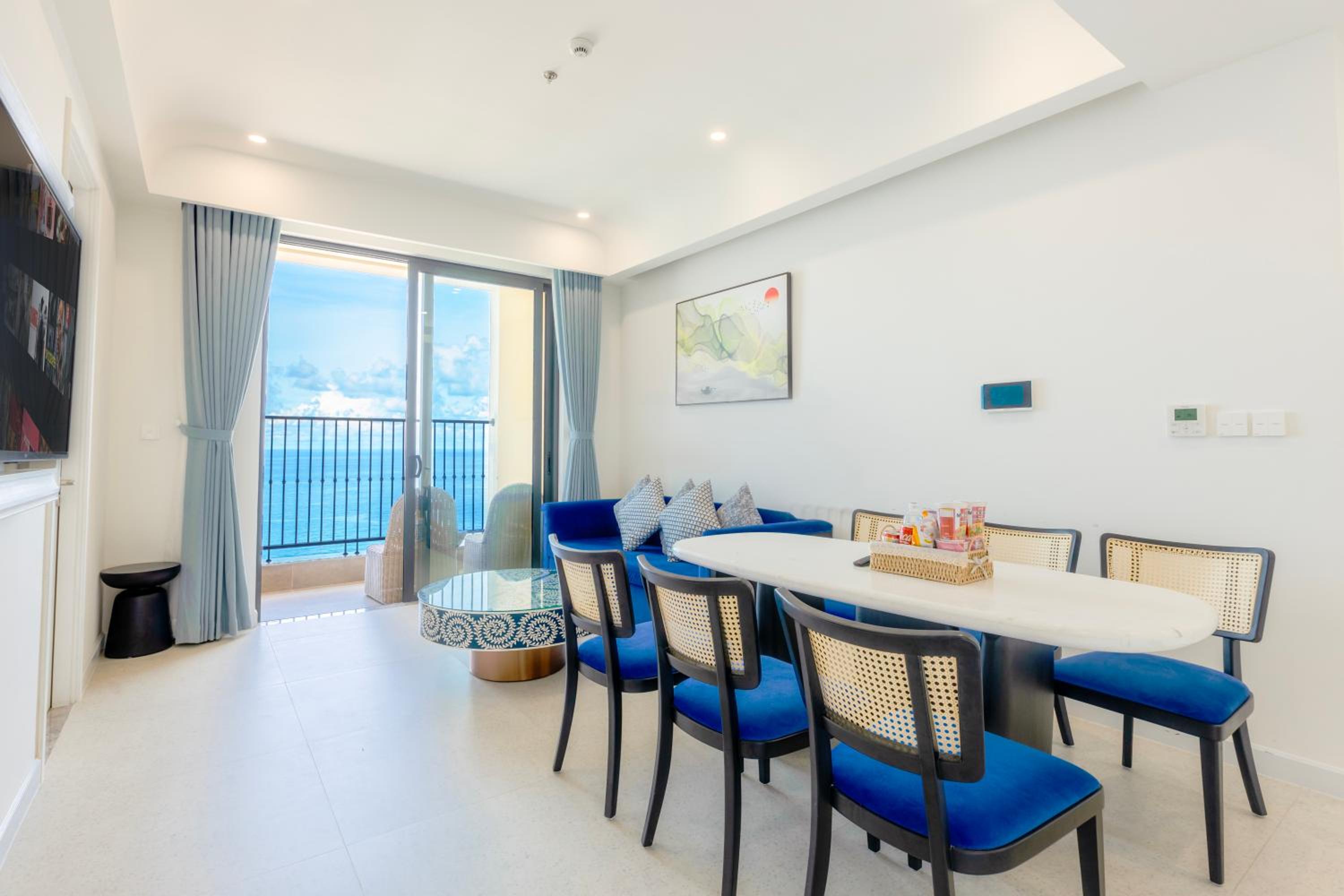 Three-Bedroom Apartment with Ocean View - Photo 26