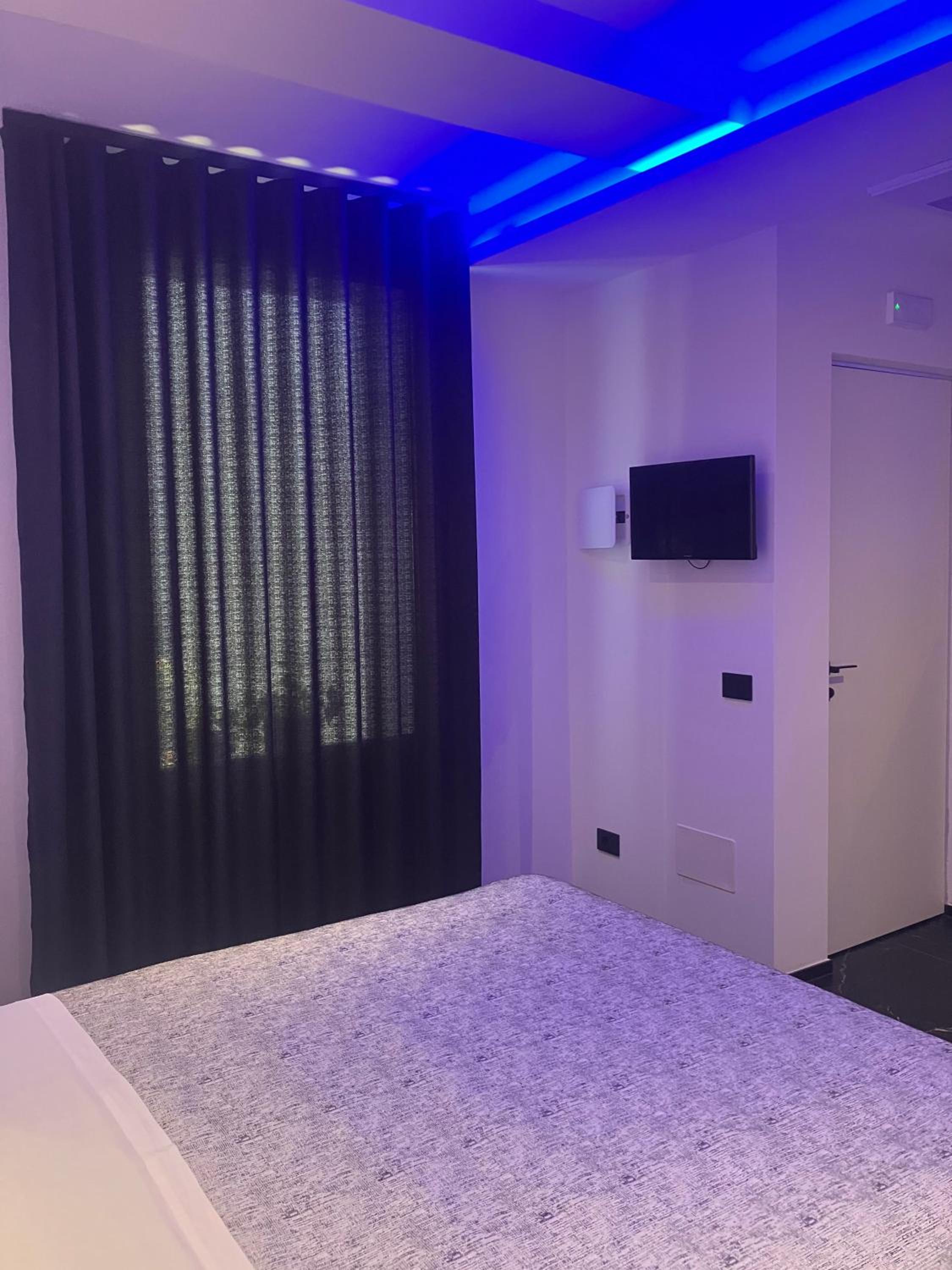 Deluxe King Room photo 3
