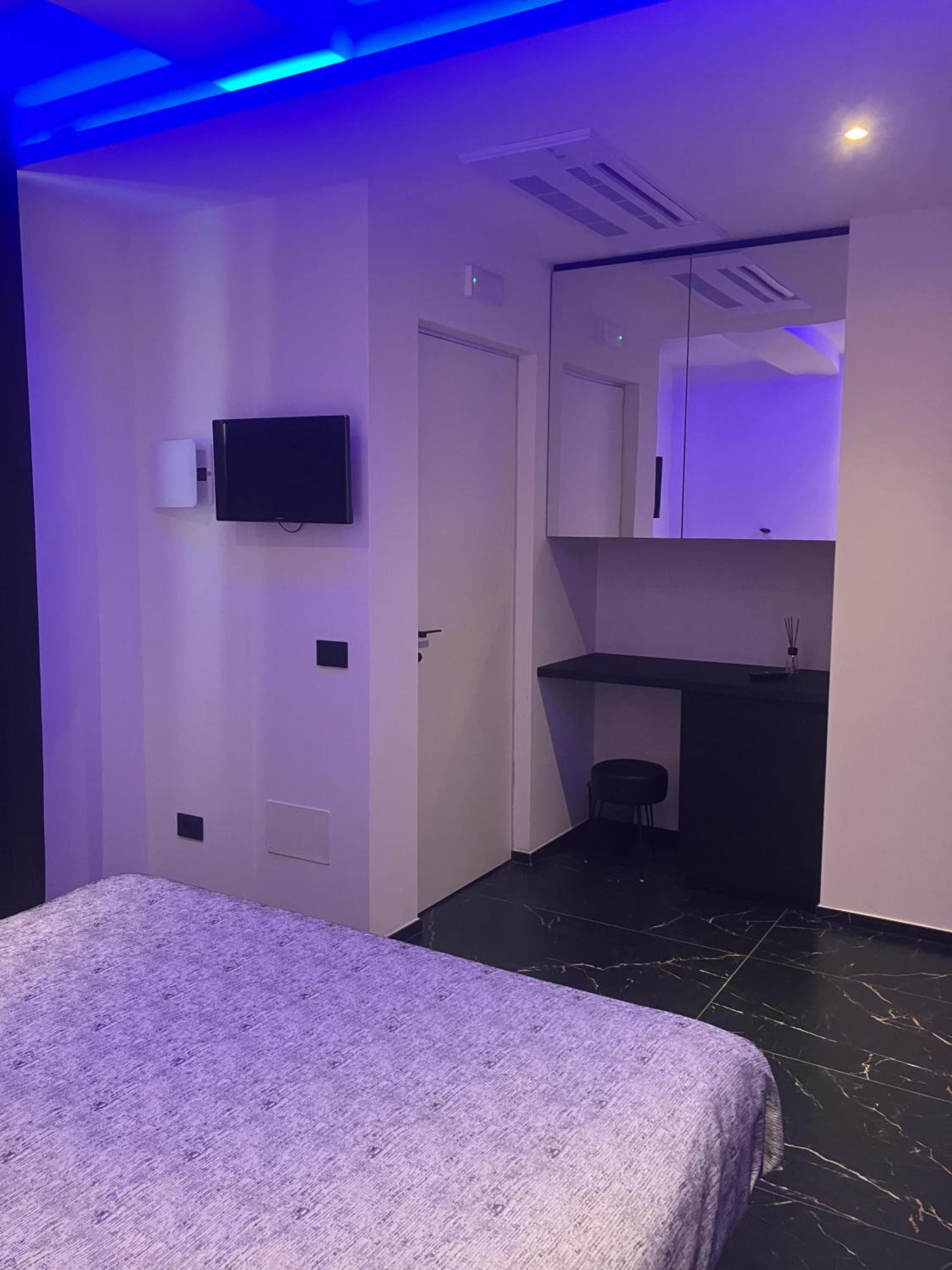 Deluxe King Room photo 2