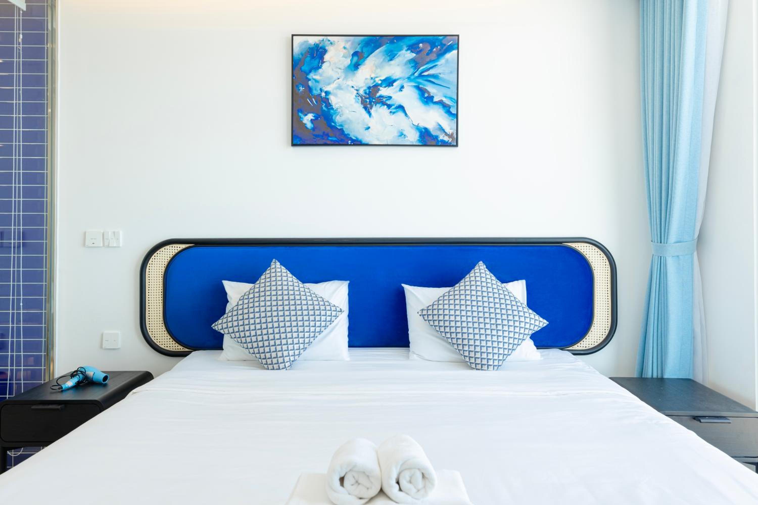 Three-Bedroom Apartment with Ocean View - Photo 27