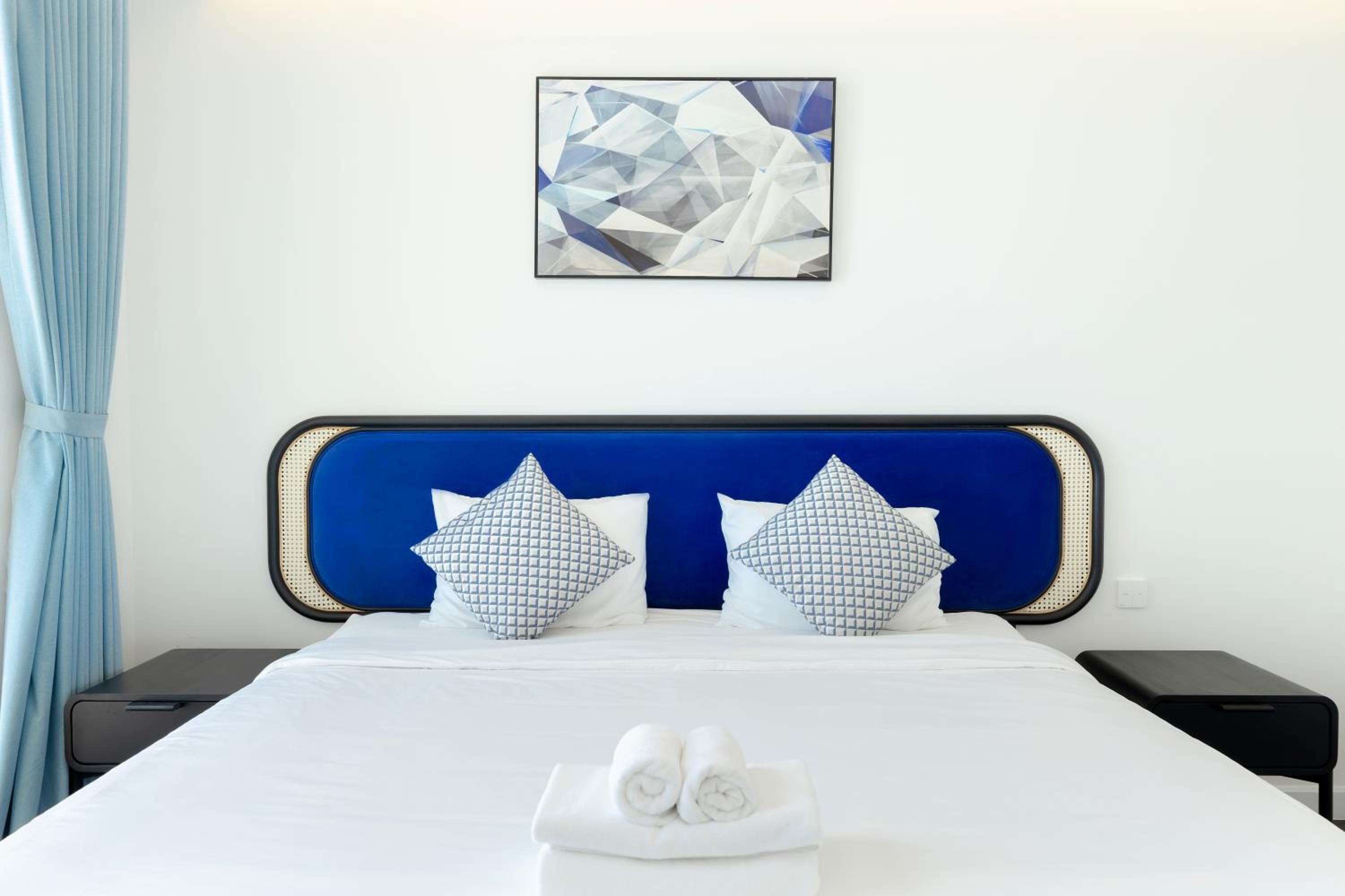 Three-Bedroom Apartment with Ocean View - Photo 32