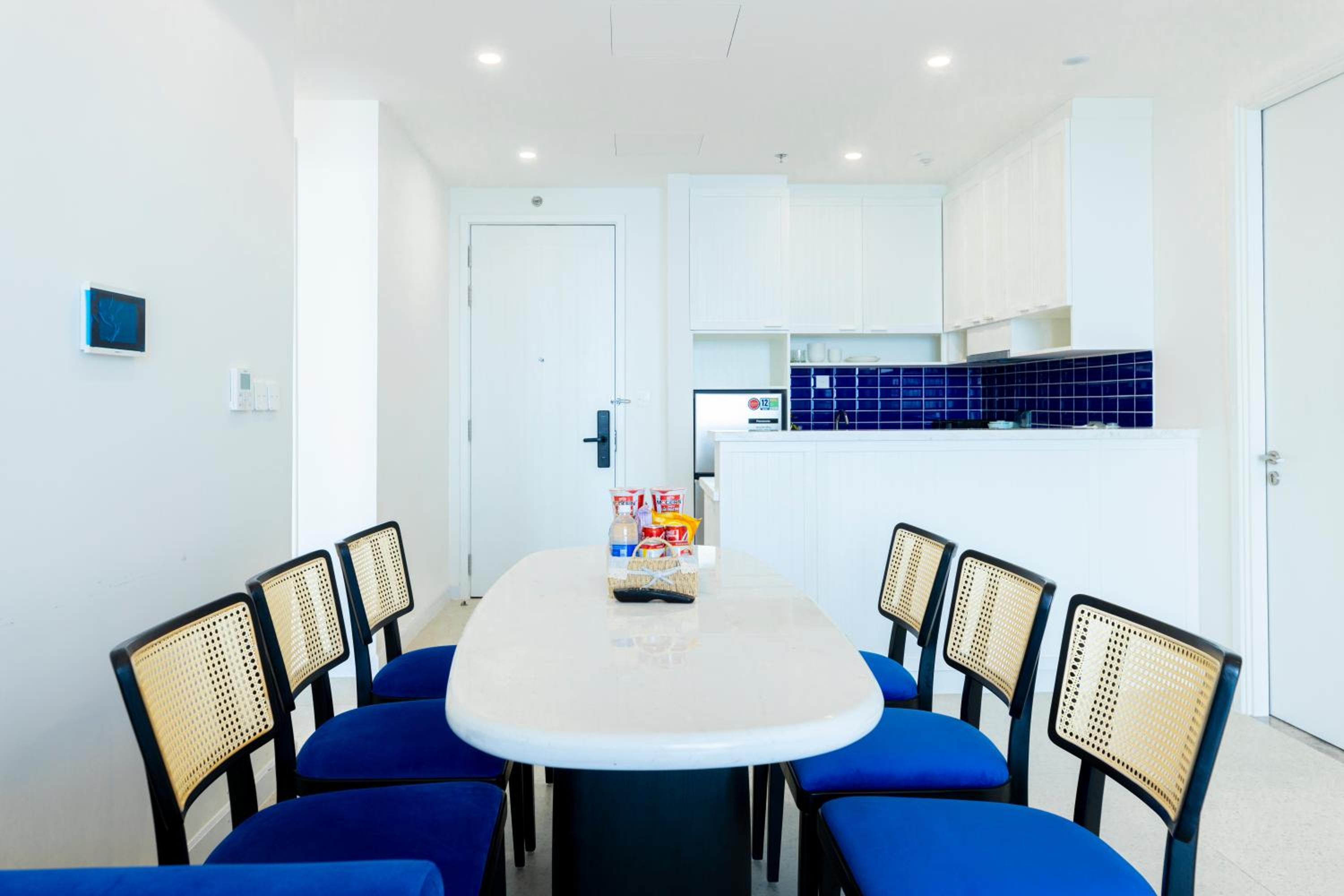 Three-Bedroom Apartment with Ocean View - Photo 16